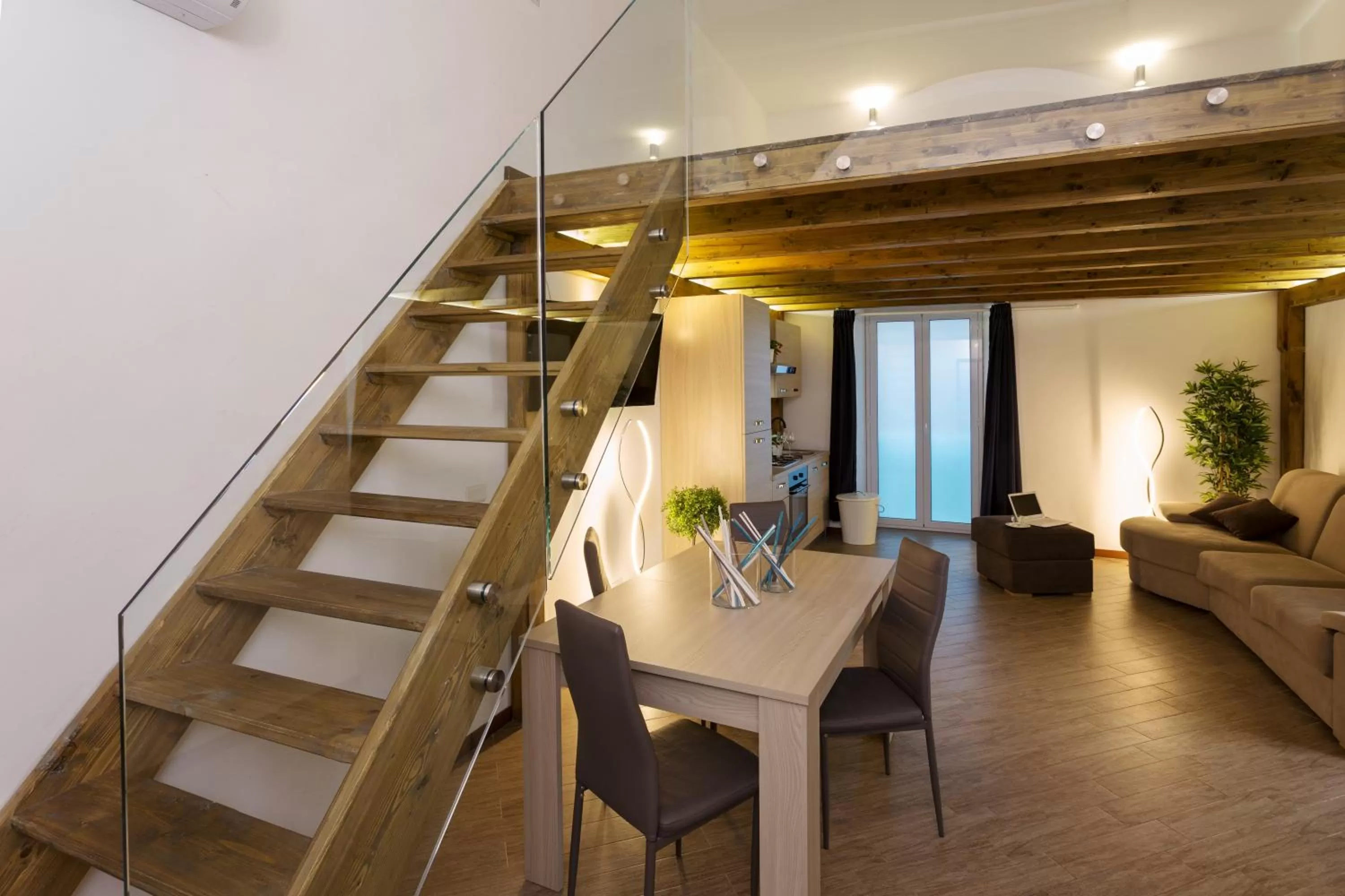 Photo of the whole room, Dining Area in Le Suites Del Duomo