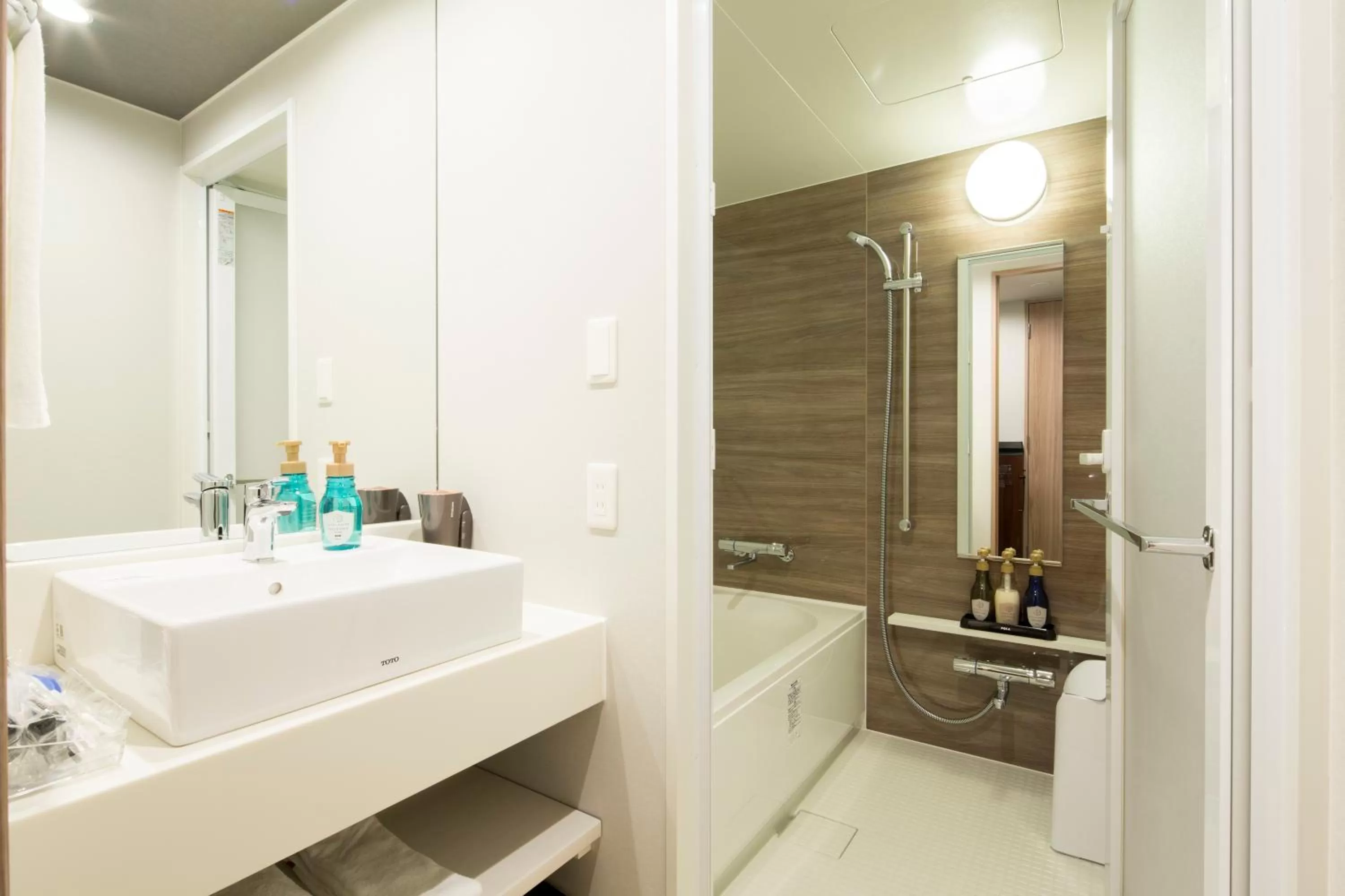 Shower in Shizutetsu Hotel Prezio Hakataekimae