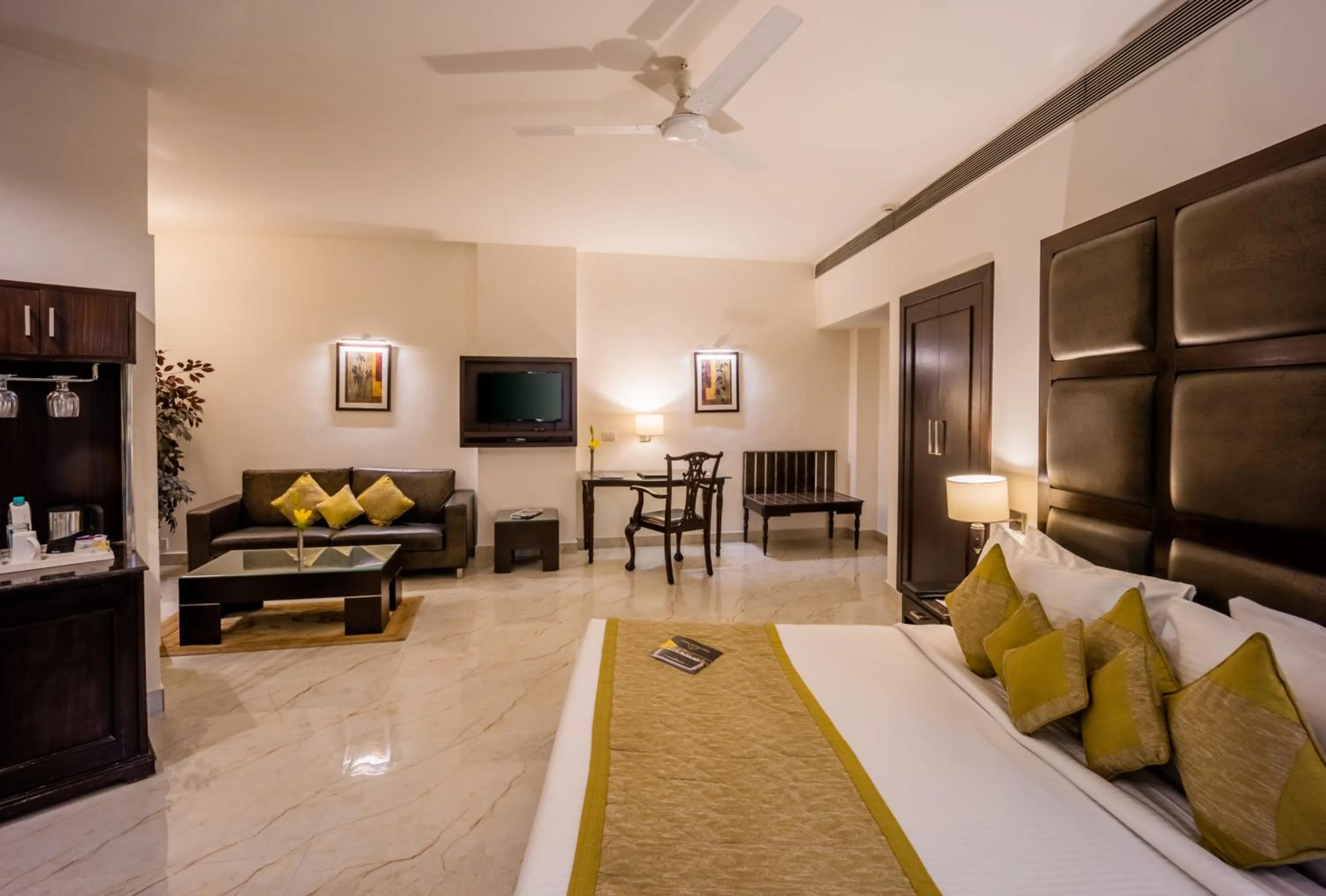 Bedroom, Bed in Hotel Shanti Palace Mahipalpur