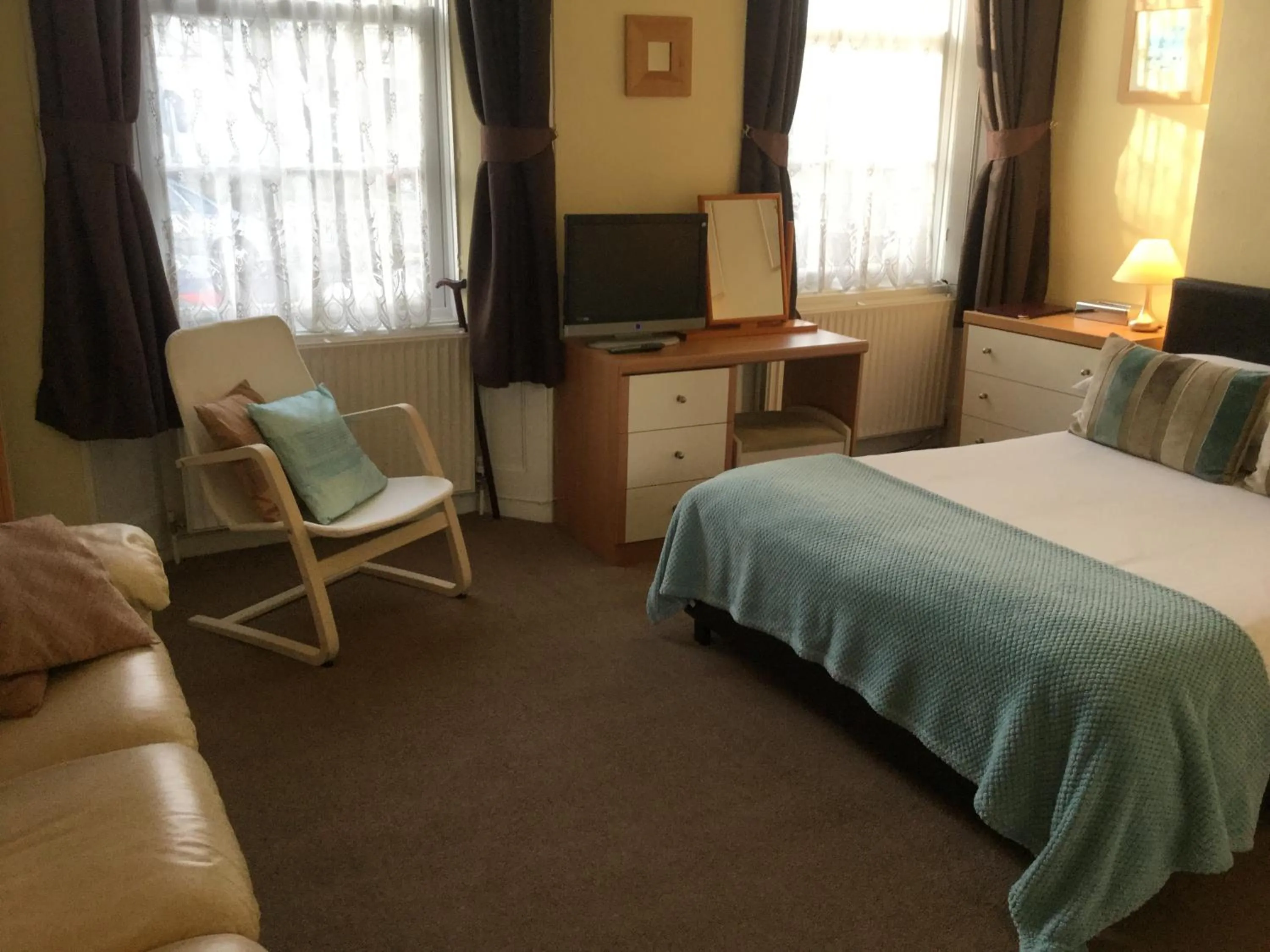 Photo of the whole room in Haven House