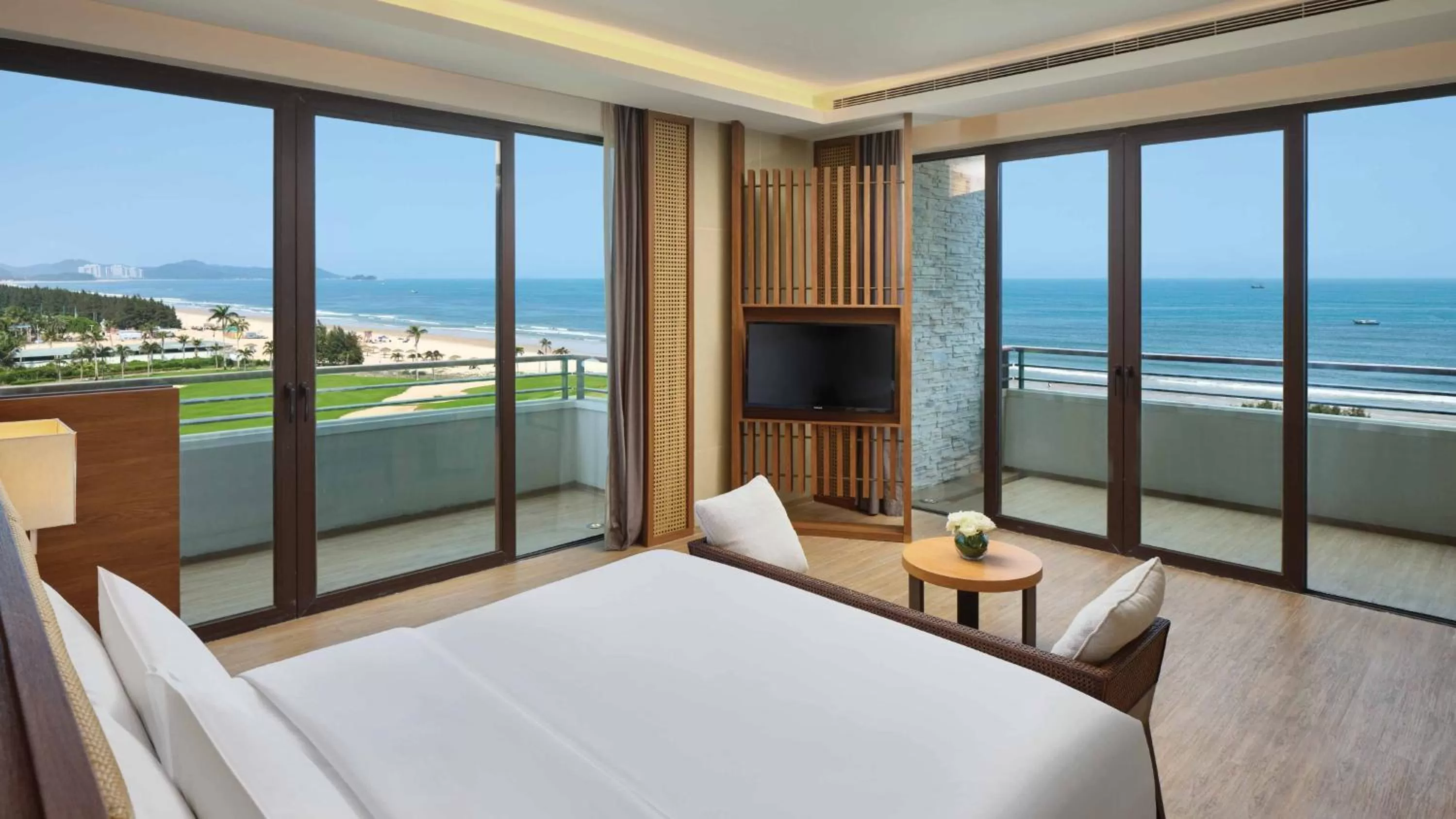 Photo of the whole room, Sea View in Crowne Plaza Hailing Island, an IHG Hotel