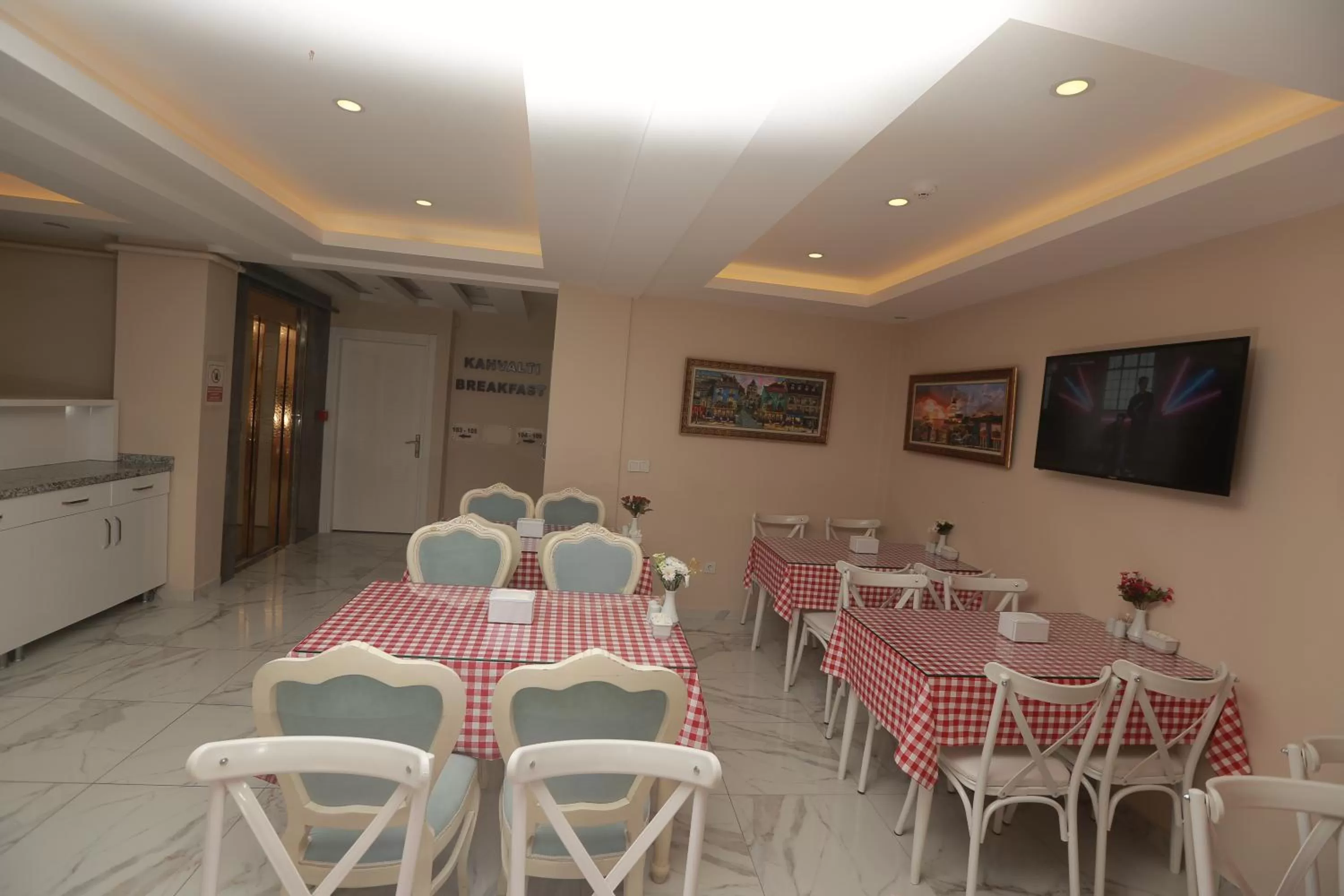 Restaurant/places to eat in Constantinopolis Hotel