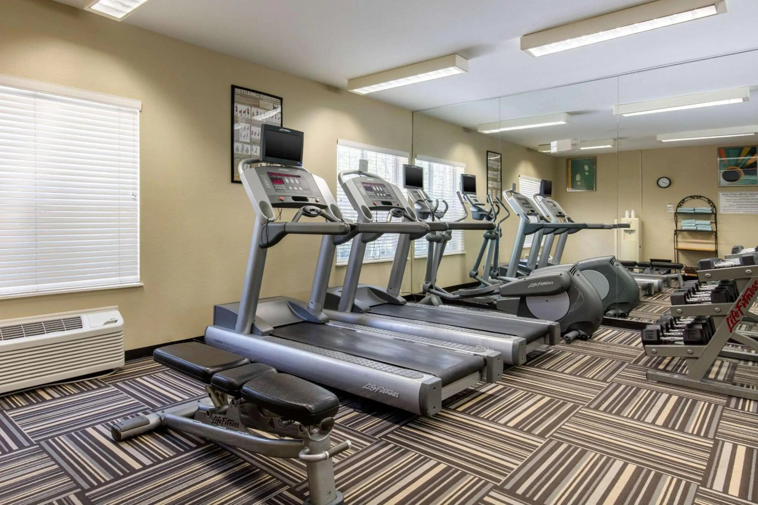Fitness centre/facilities in Suburban Studios Birmingham Homewood I-65