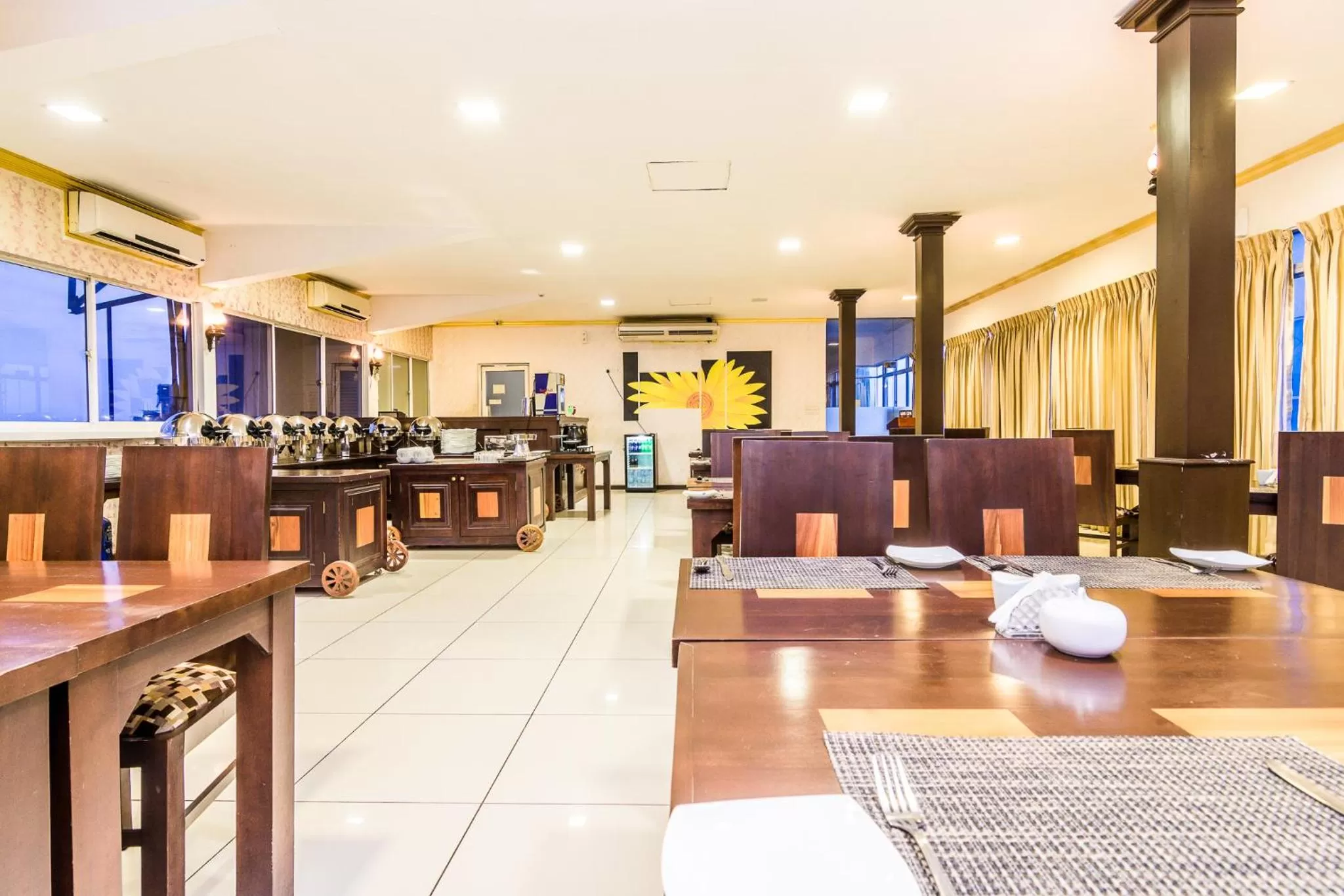 Restaurant/Places to Eat in Ceylon City Hotel,Colombo