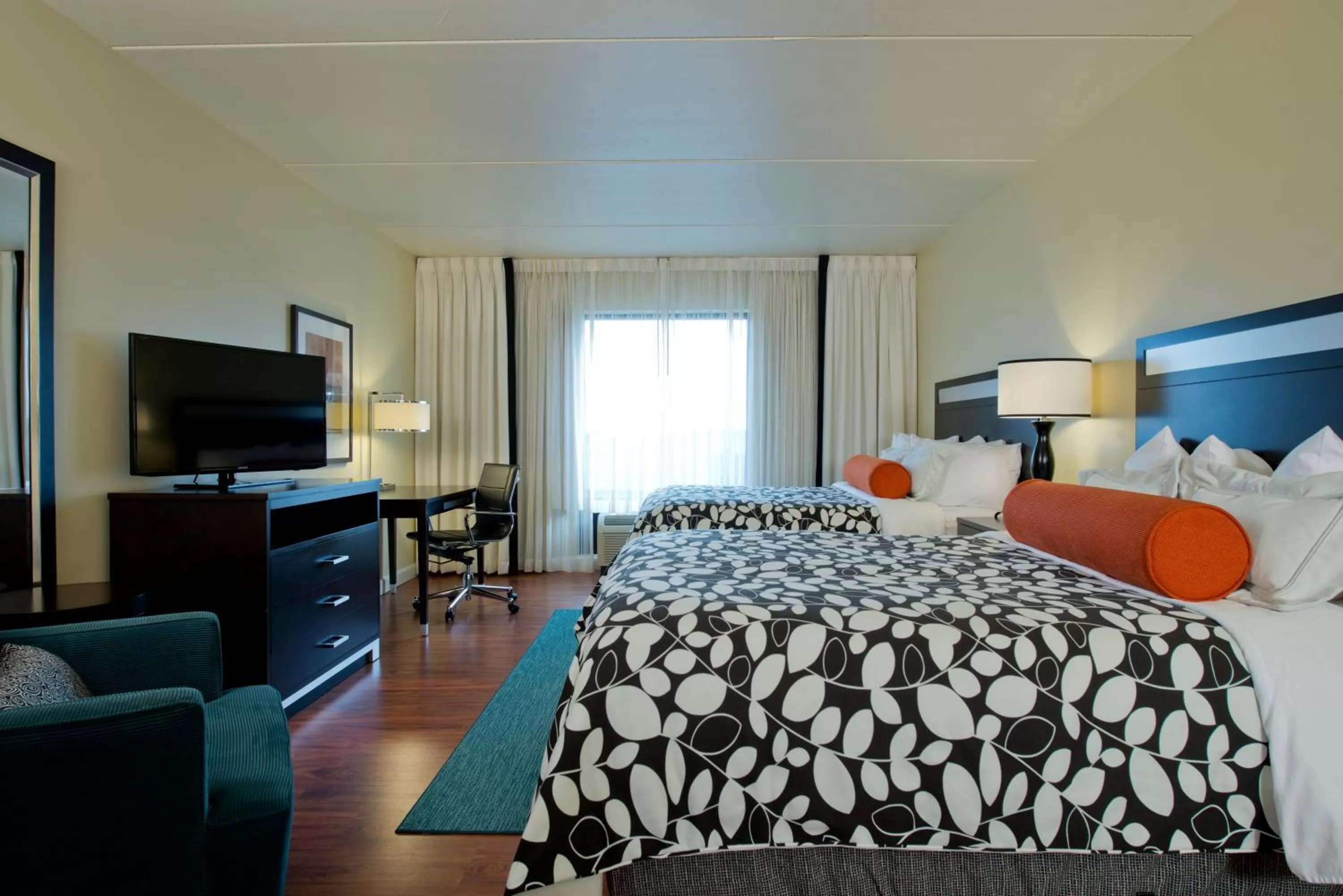 Queen Room with Two Queen Beds - Disability Access with Roll In Shower in Hotel Indigo Atlanta Airport College Park, an IHG Hotel