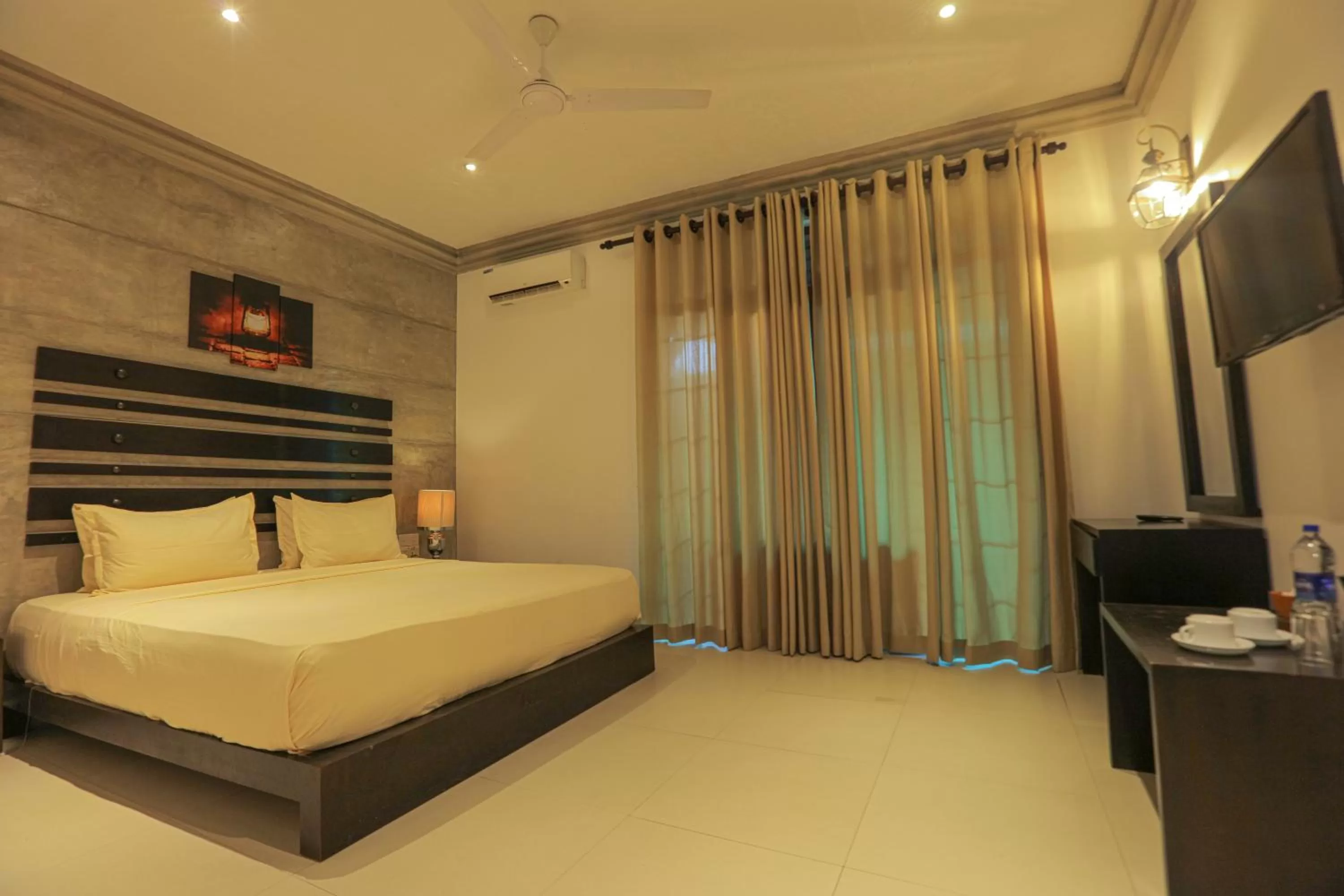 TV and multimedia, Bed in Summer Side