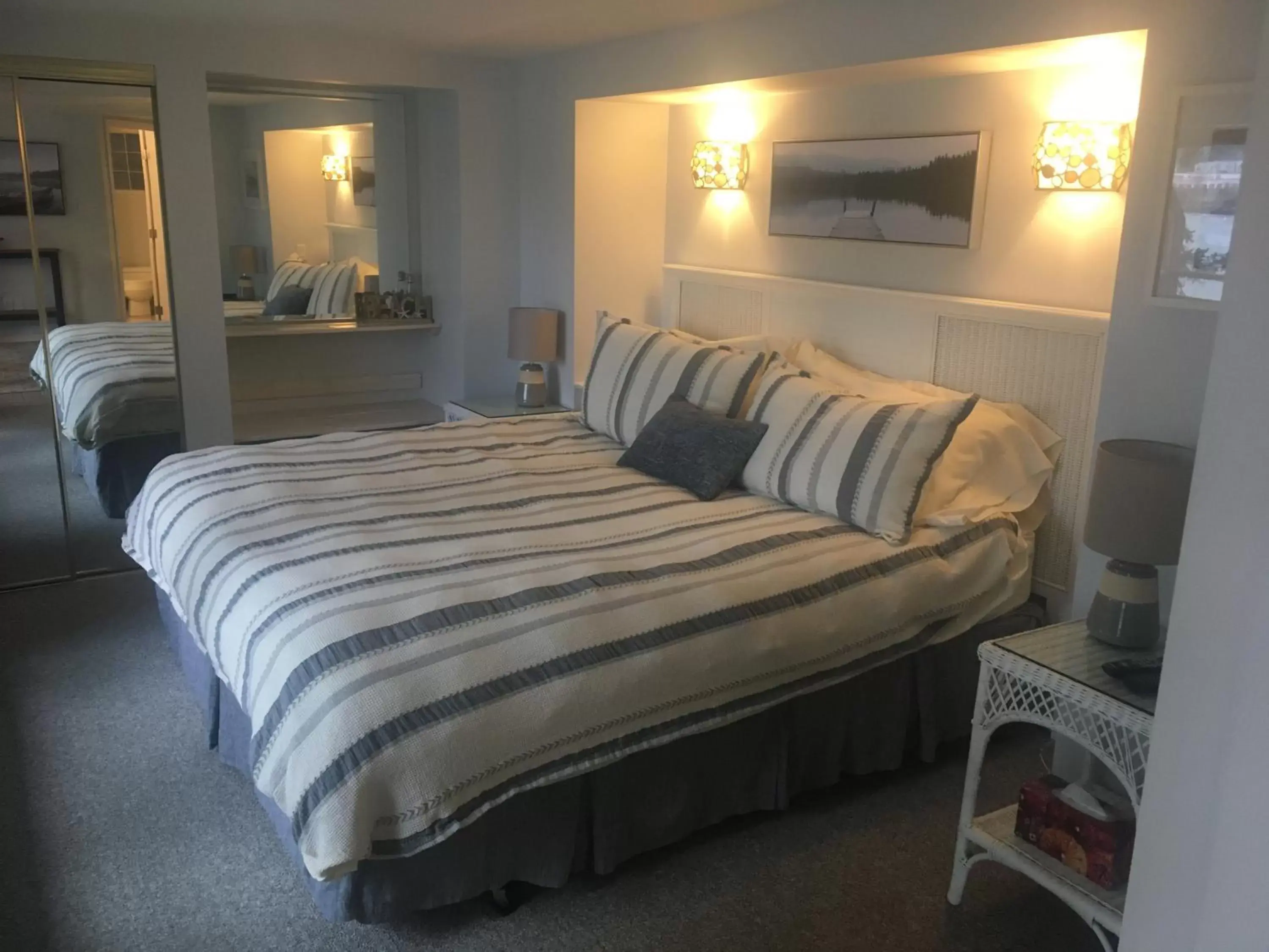 King Suite in Long Lake Waterfront Bed and Breakfast King Suite in Long Lake Waterfront Bed and Breakfast