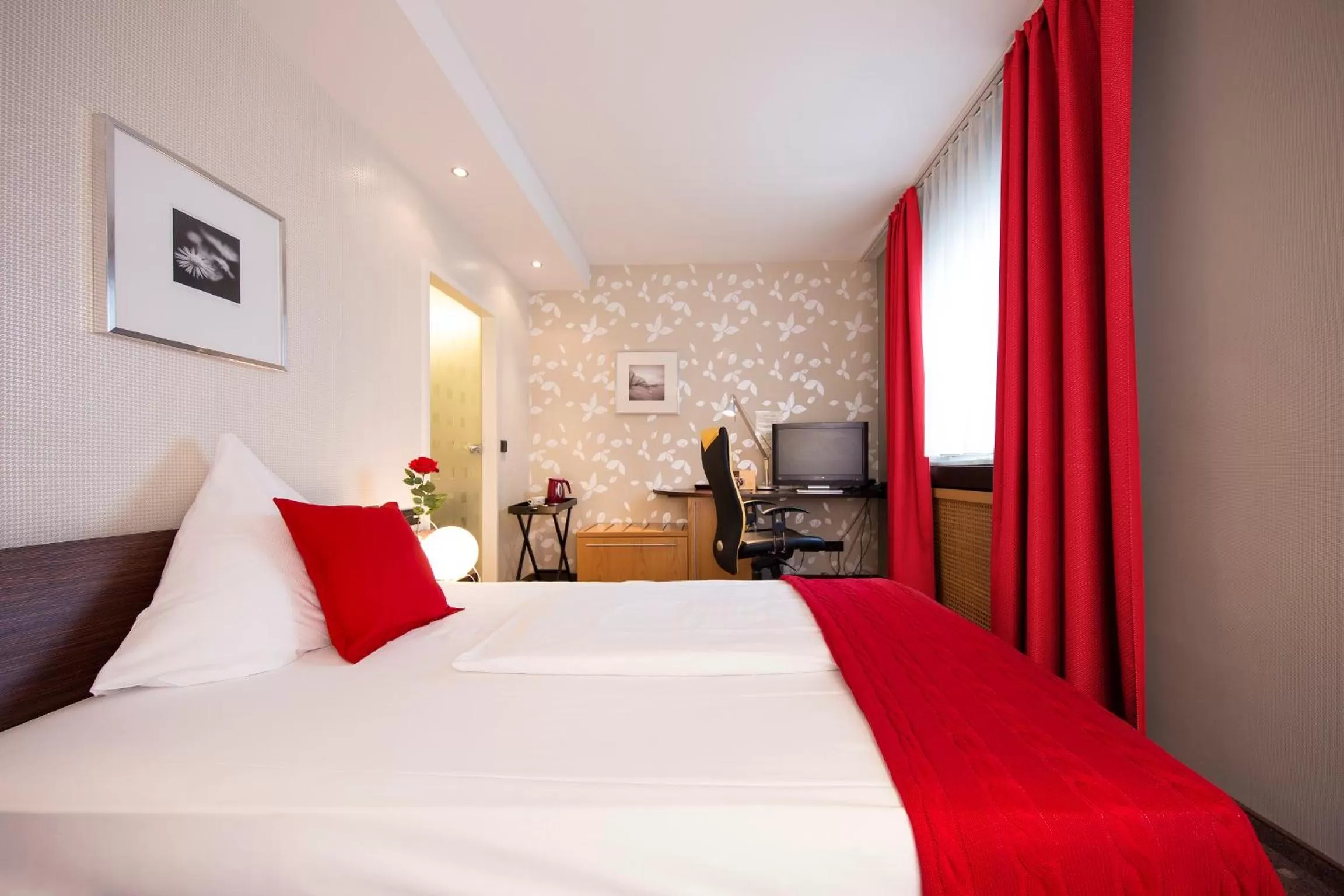 Photo of the whole room, Bed in L'Escala