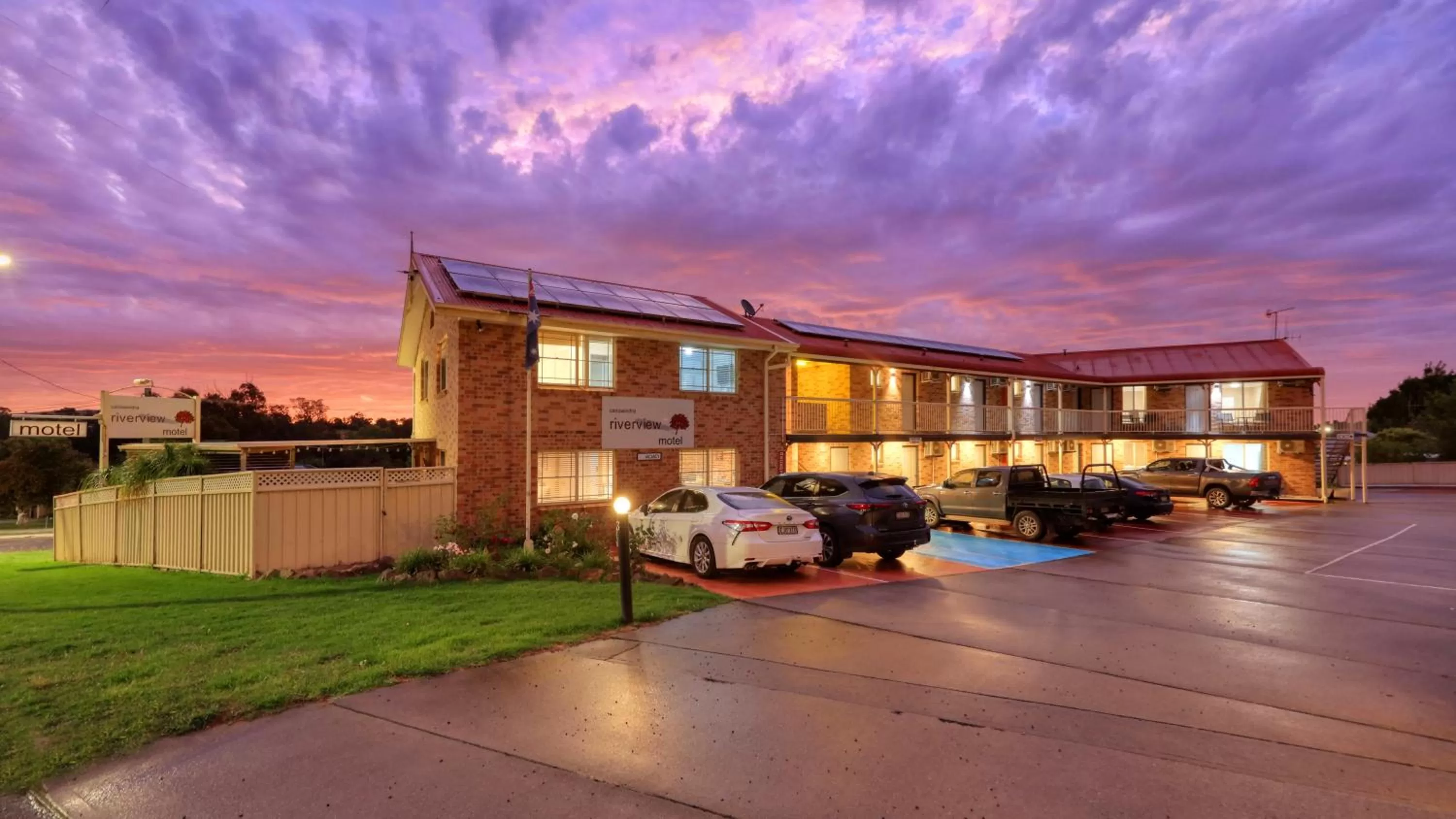 Property building in Canowindra Riverview Motel