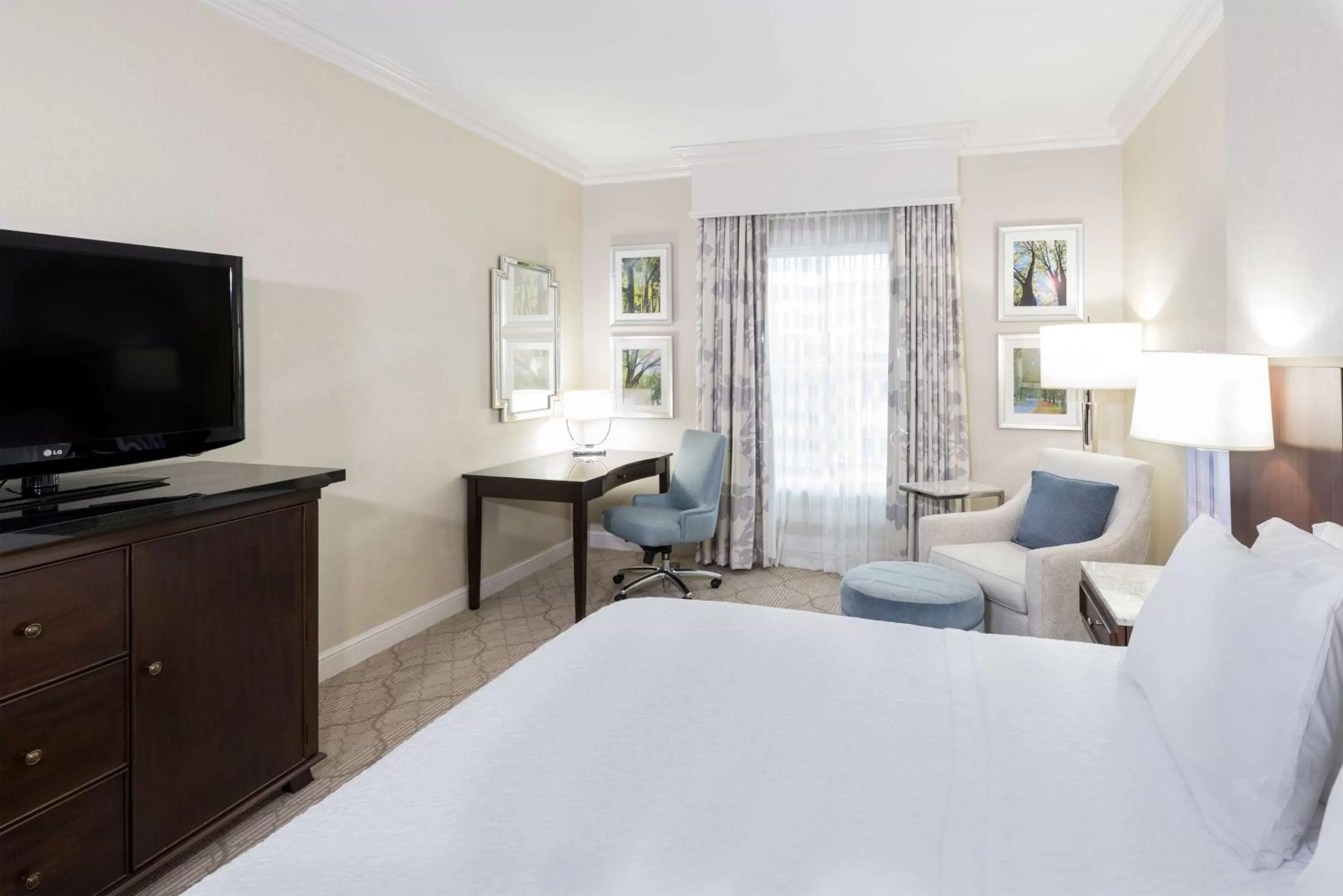 Bedroom, Bed in Hampton Inn & Suites South Park at Phillips Place