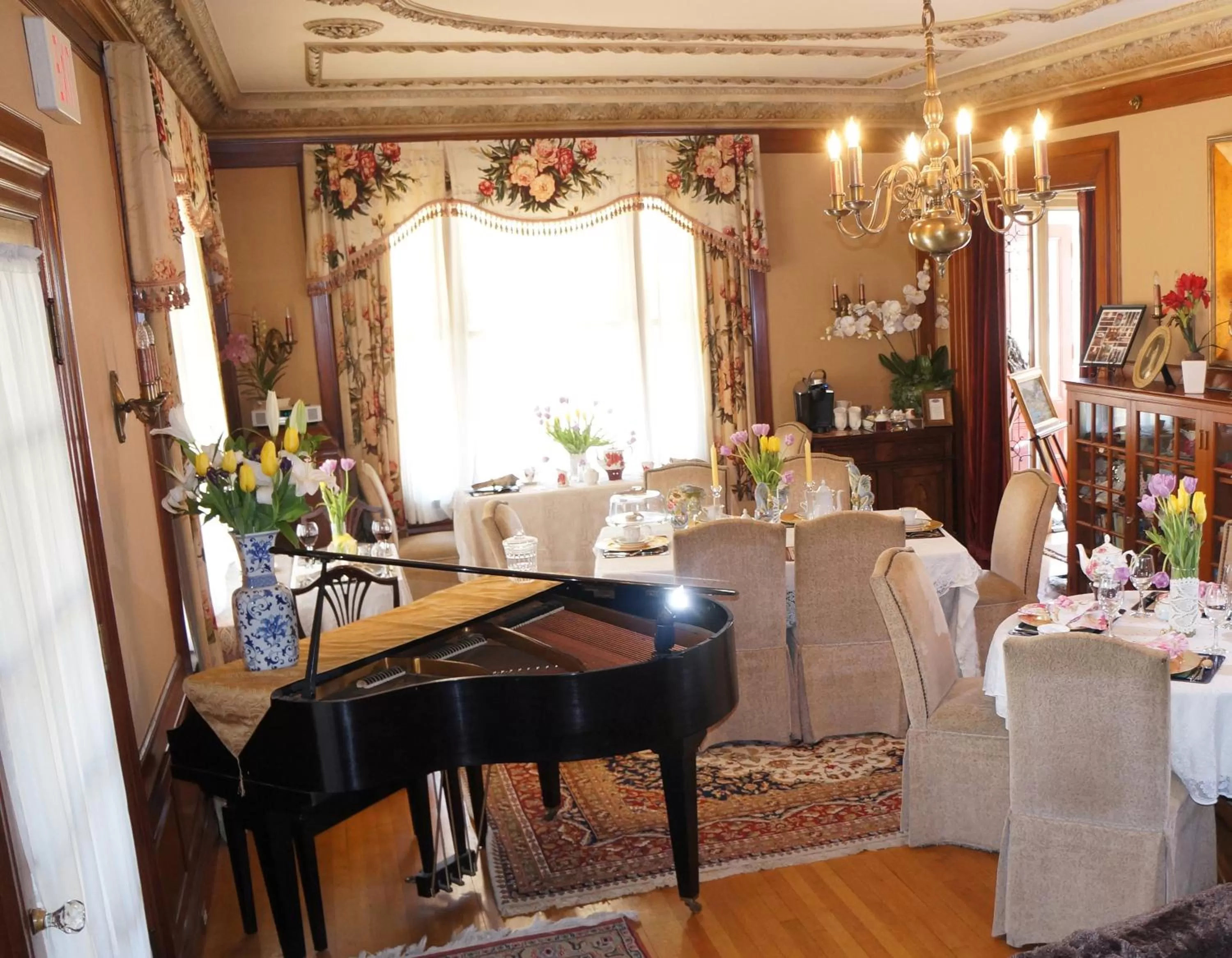 Restaurant/places to eat in Silver Fountain Inn