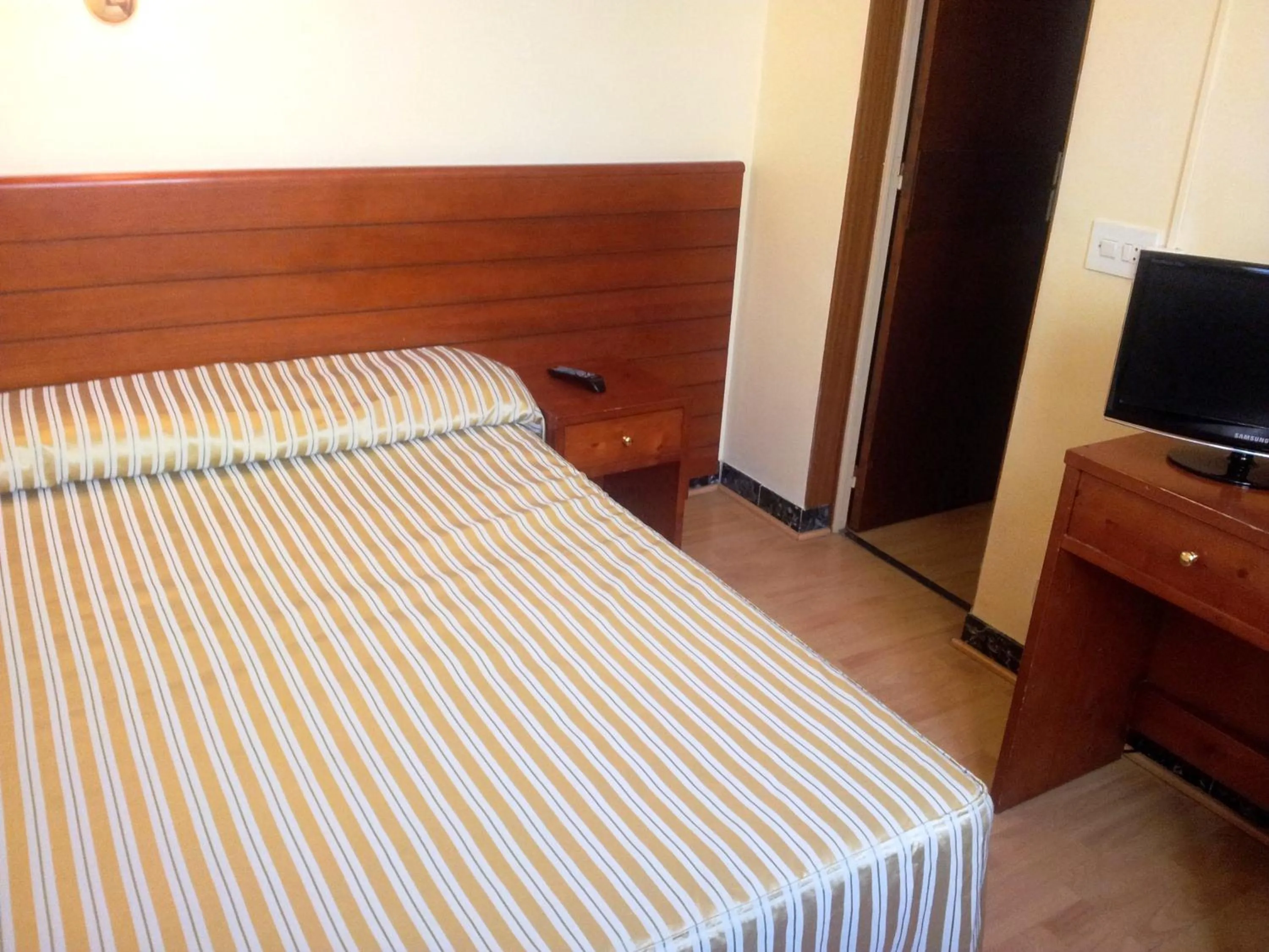 Bedroom, Bed in Hotel Toledano Ramblas