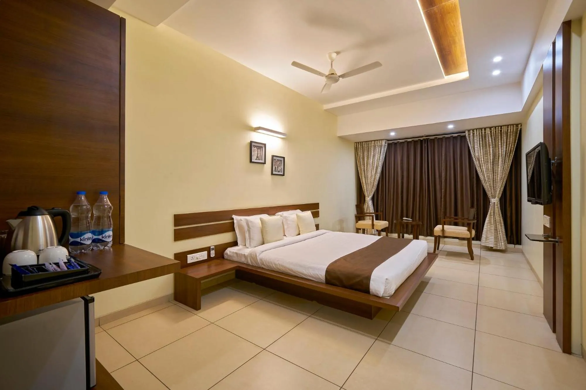 Bedroom, Bed in Hotel 3 Leaves NEAR CENTRAL BUS STAND