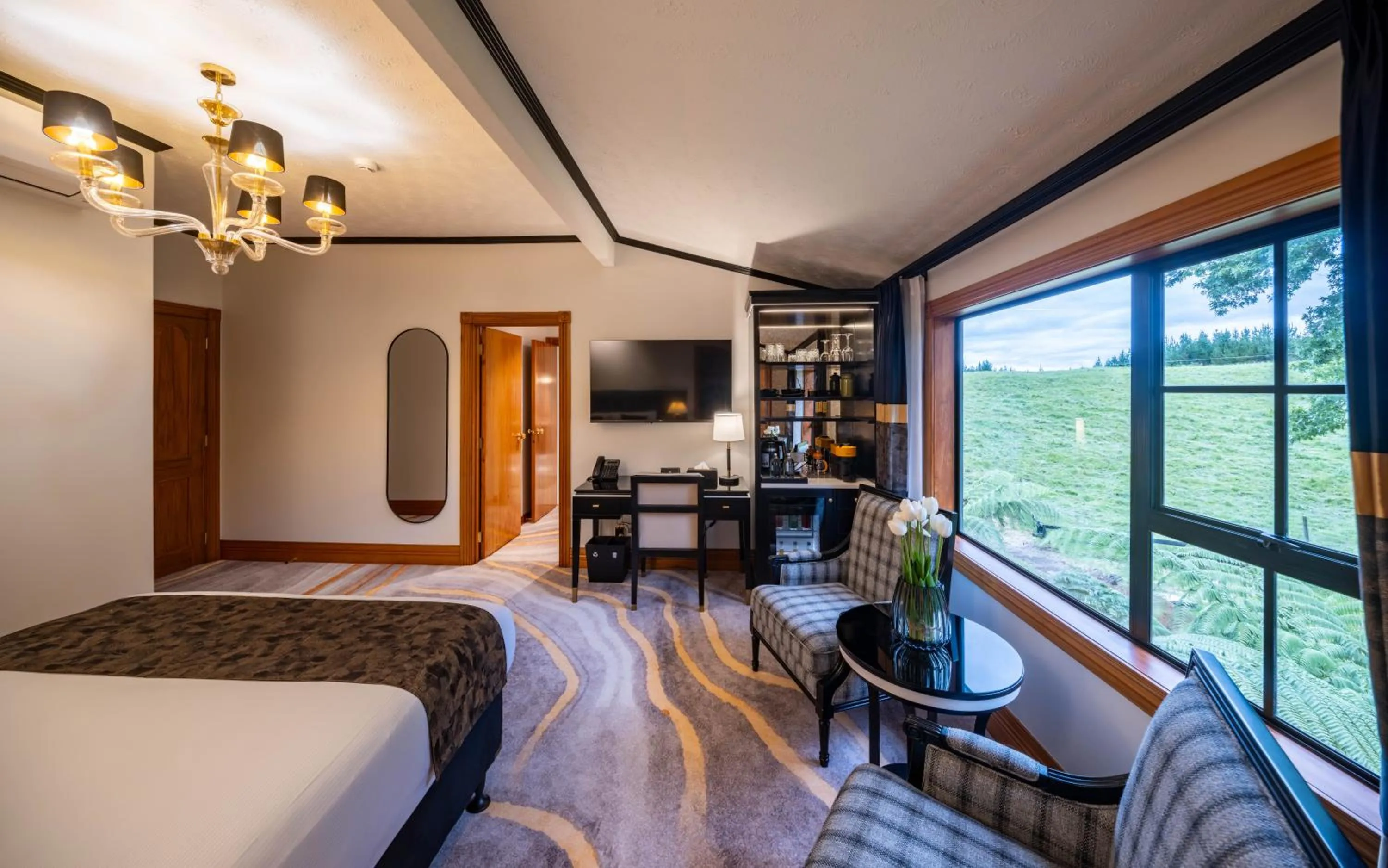 Photo of the whole room, Bed in Hana Lodge