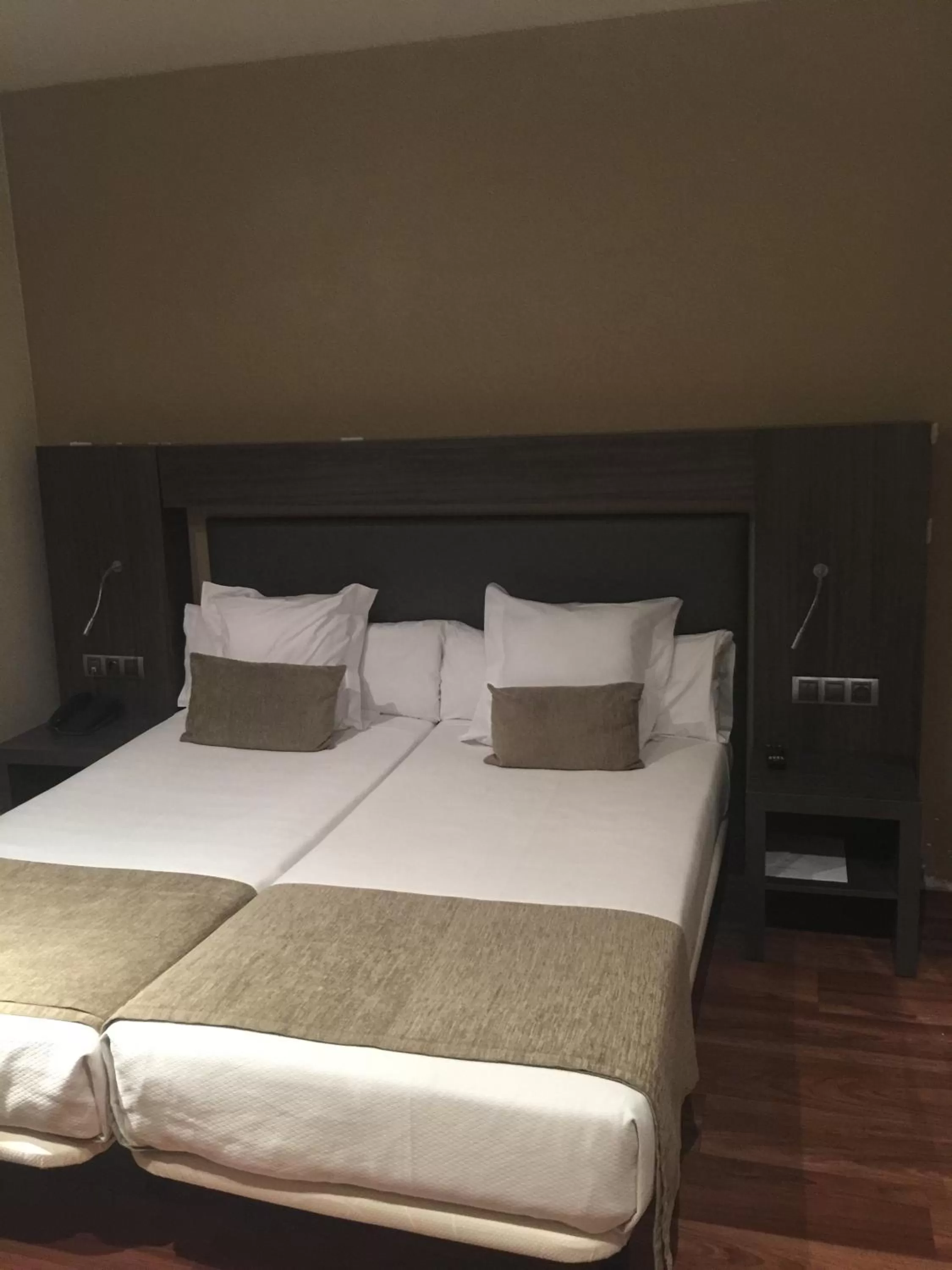 Decorative detail, Bed in Hotel Oasis