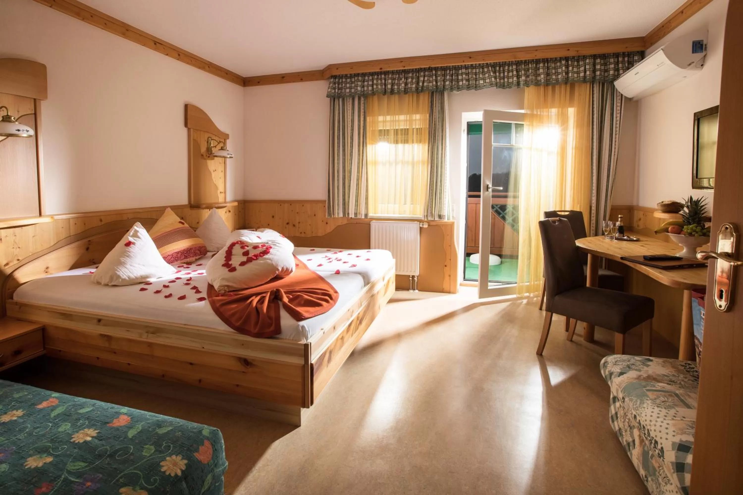 Bed in Thermenhof PuchasPLUS Loipersdorf