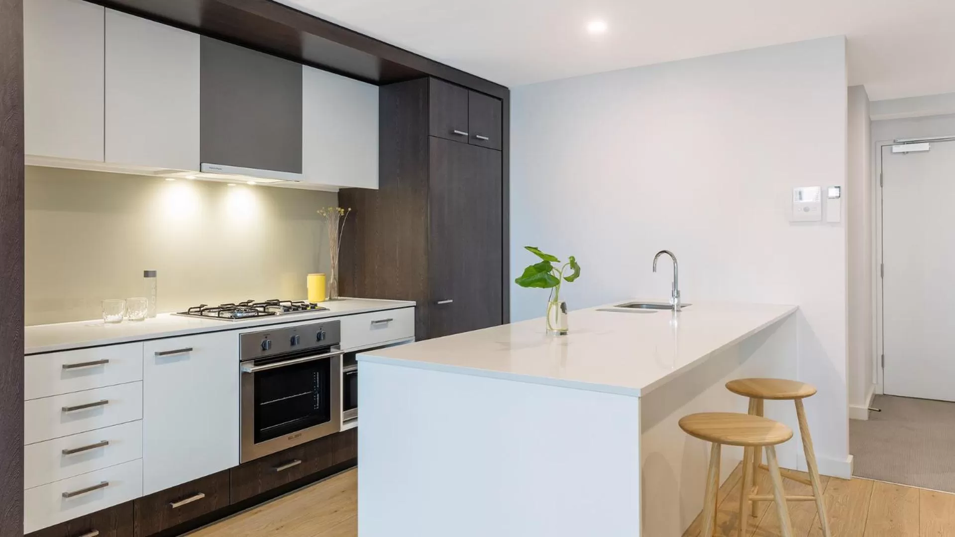 Kitchen or kitchenette in Oaks Melbourne Southbank Suites