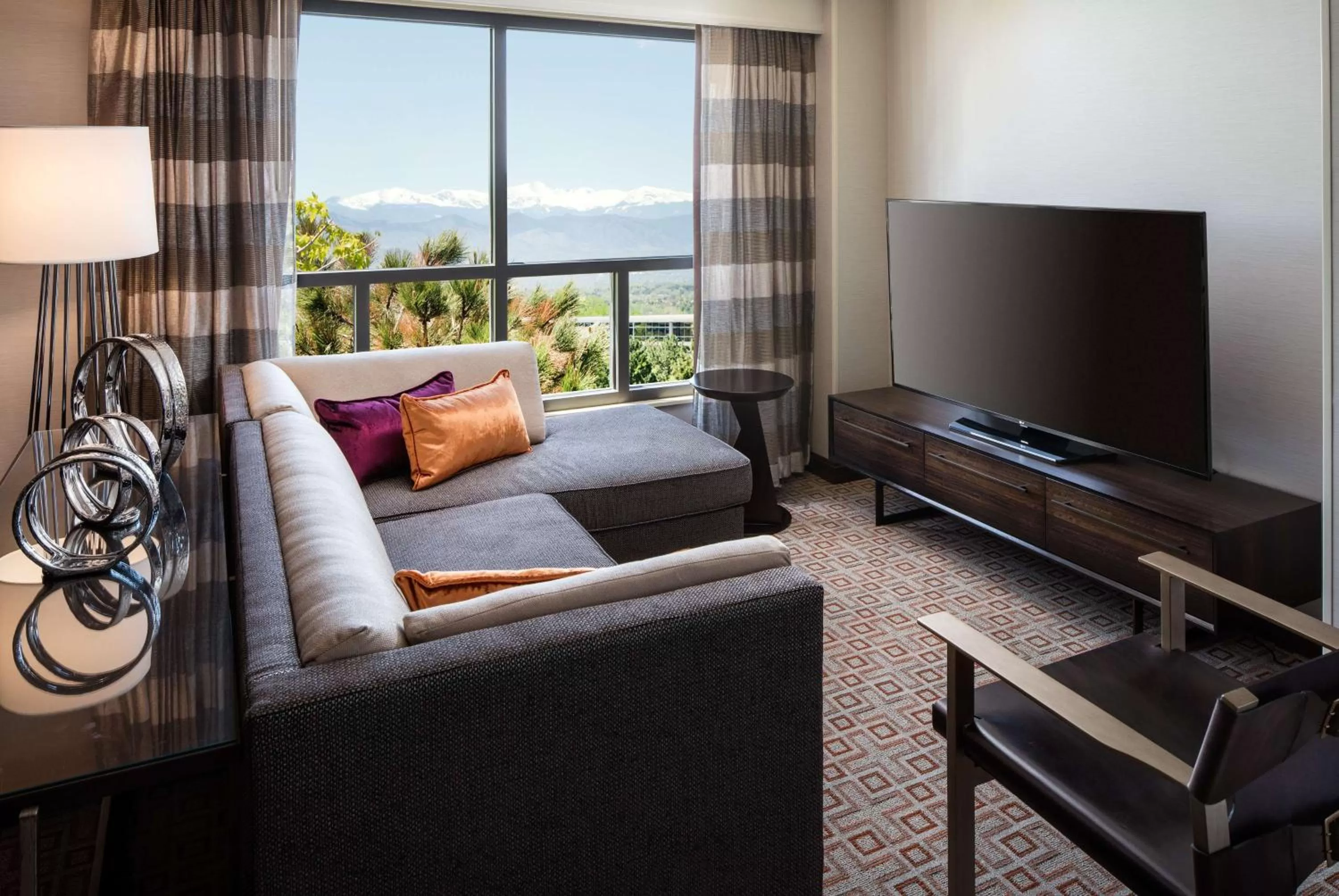 Living room in DoubleTree by Hilton Denver Tech