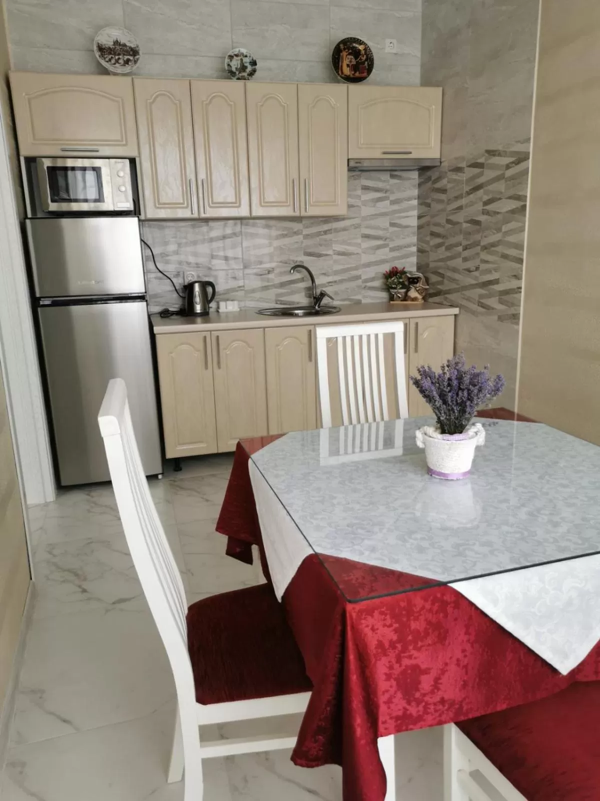 Kitchen/Kitchenette in Monte-Kristo Hotel