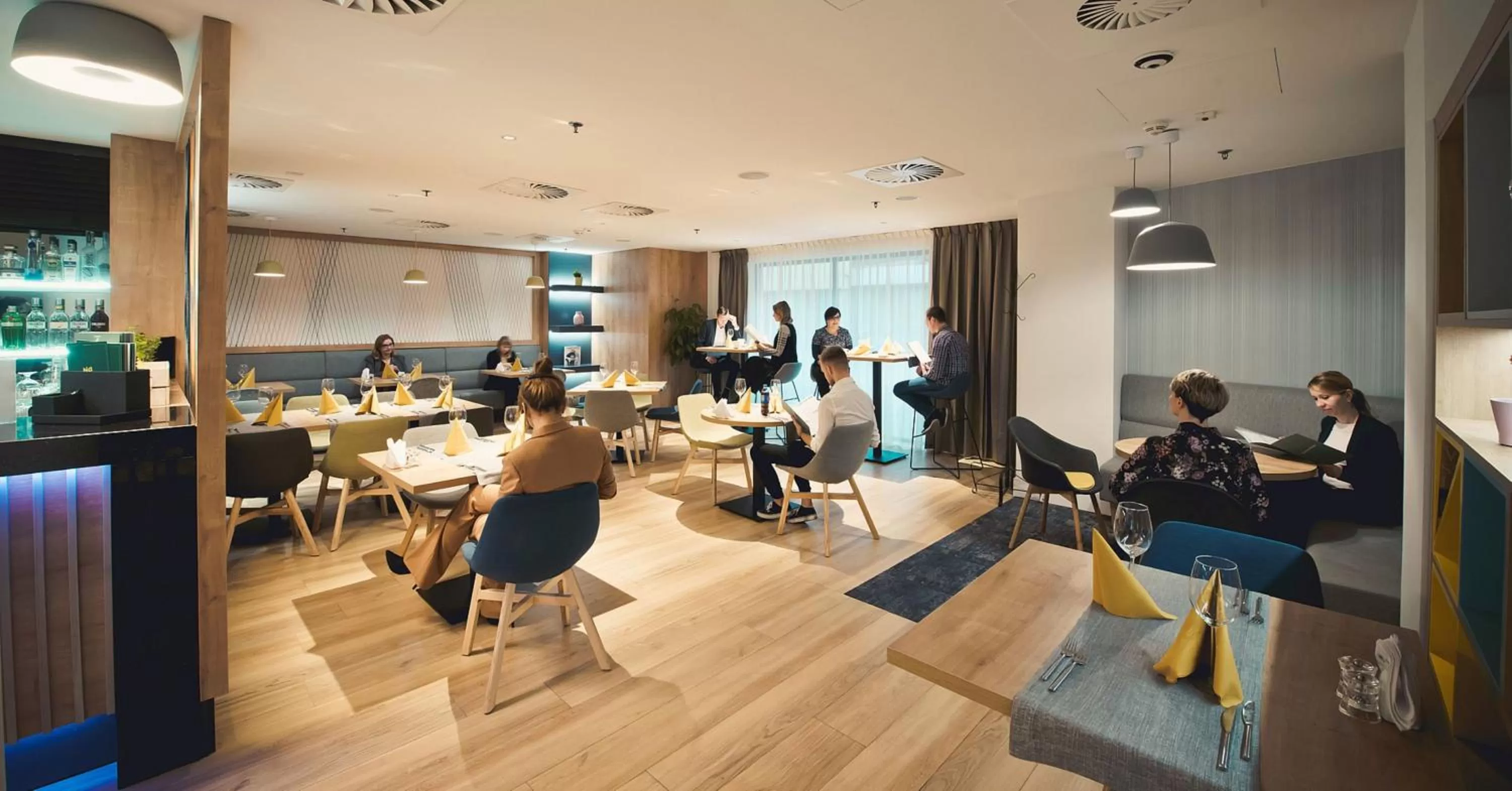 Restaurant/places to eat in Holiday Inn Łódź by IHG