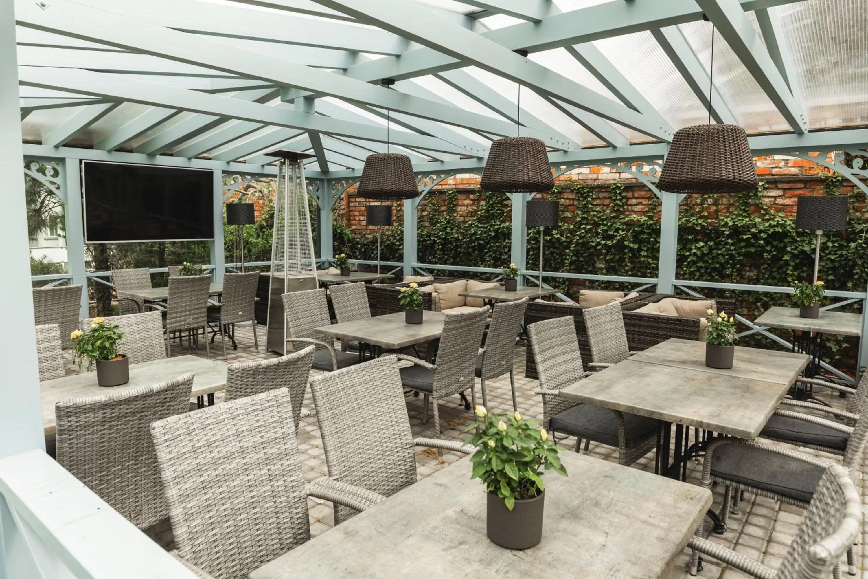 Restaurant/places to eat in Roze Boutique Hotel