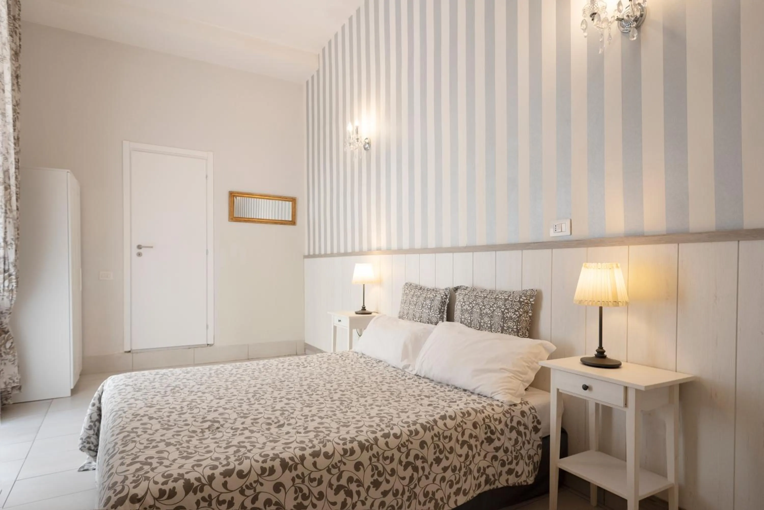 Photo of the whole room, Bed in B&B Dei Decumani