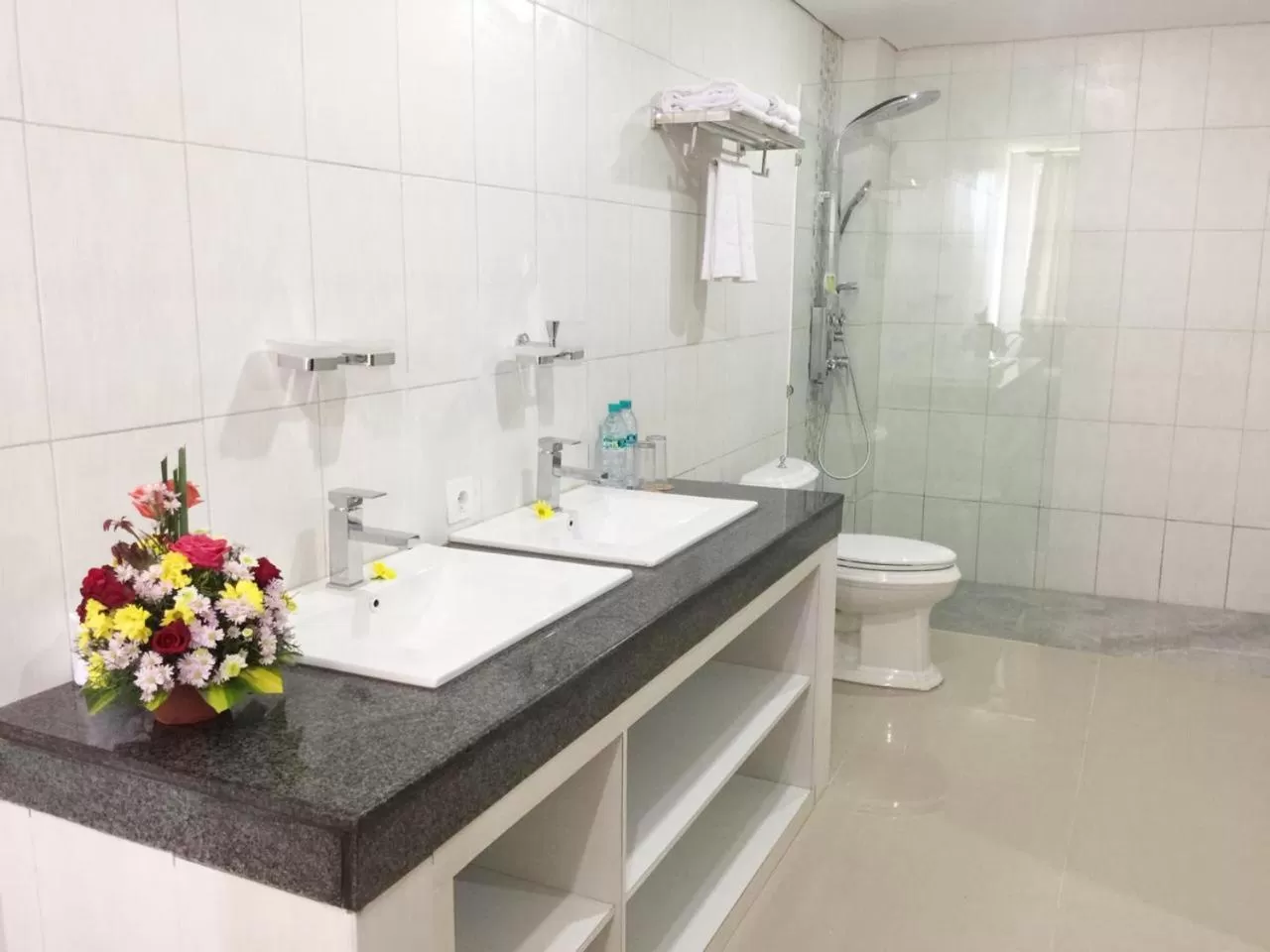 Bathroom in Puri Saron Hotel Baruna Beach Lovina