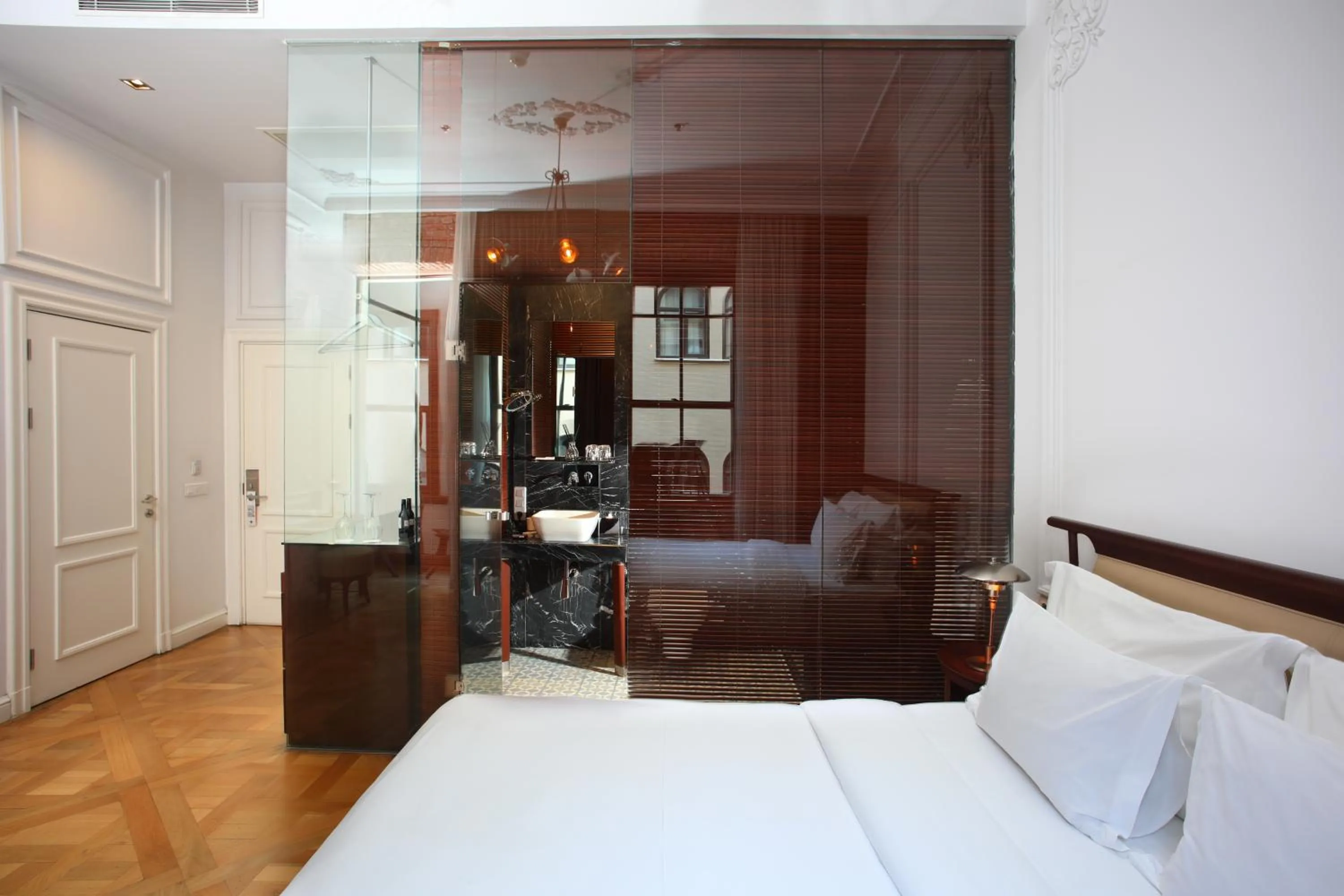 Bed in Georges Hotel Galata