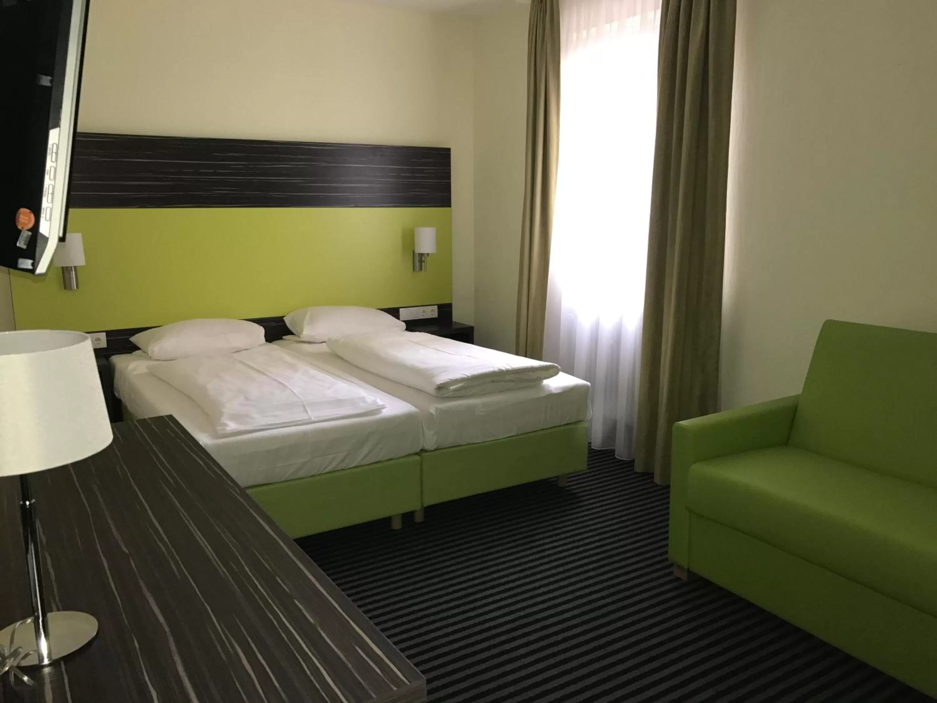 Photo of the whole room, Bed in Behringers City Hotel Nürnberg