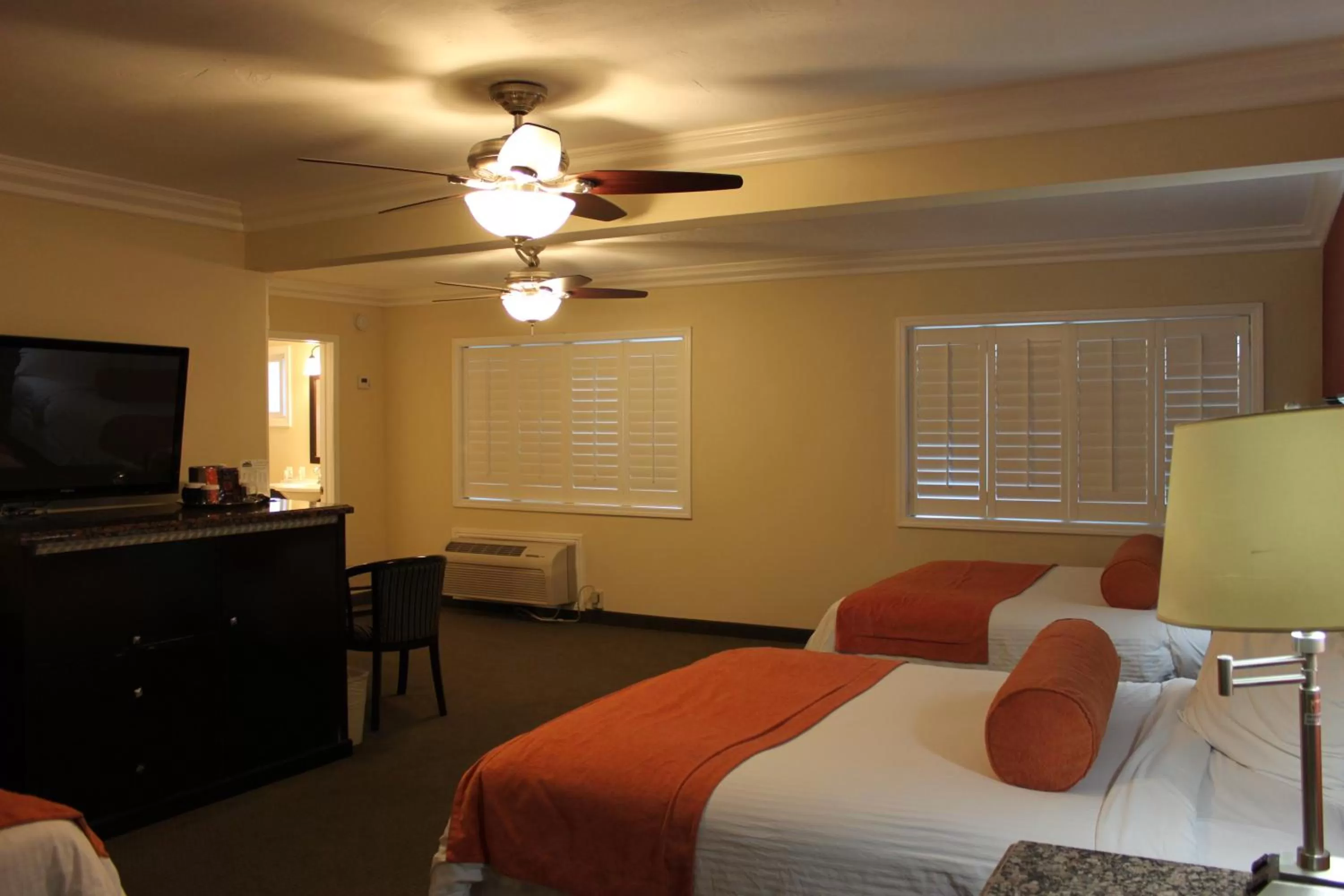 TV and multimedia, Bed in Travelodge by Wyndham Santa Maria