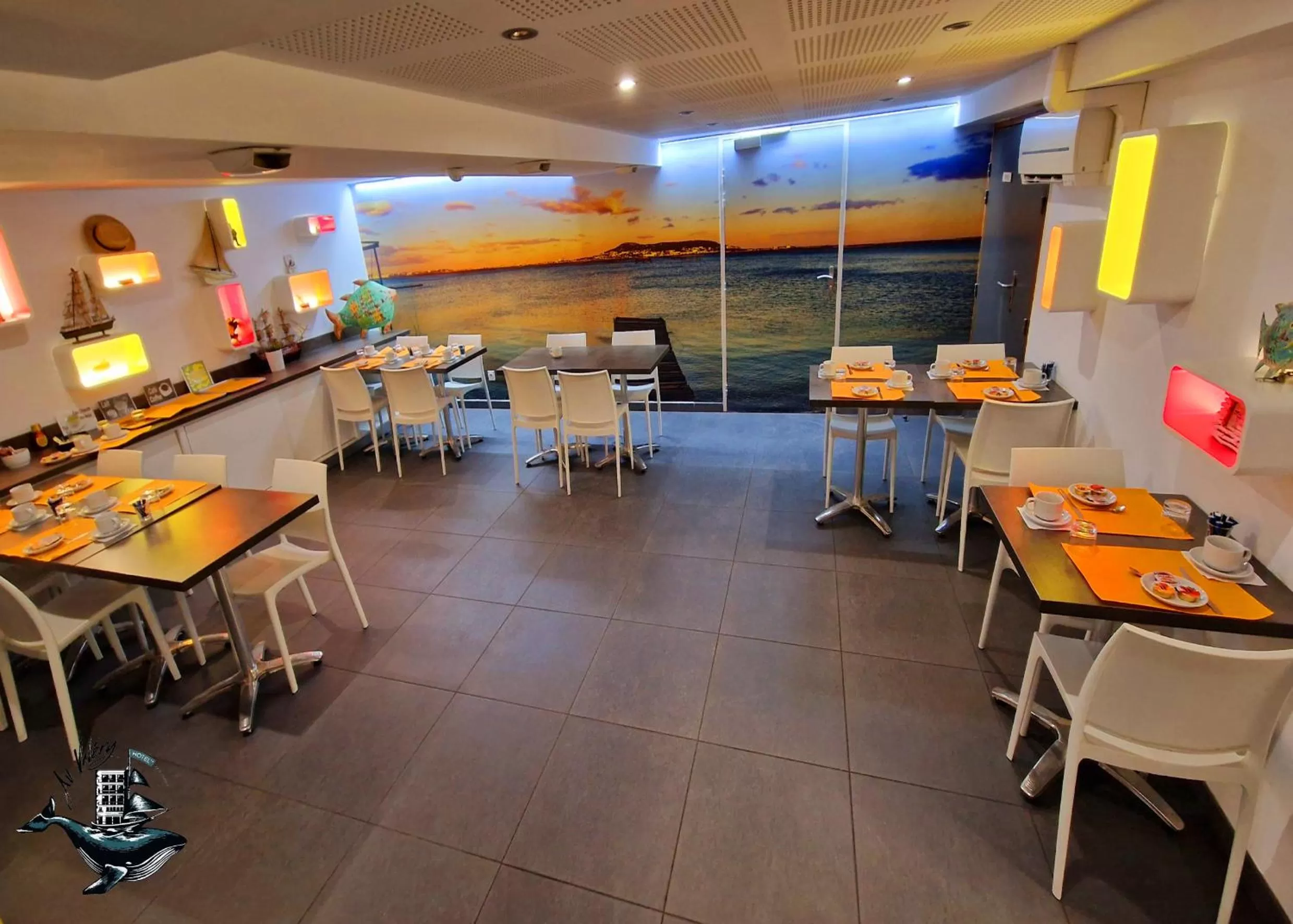 Communal lounge/ TV room in Hôtel Au Valéry