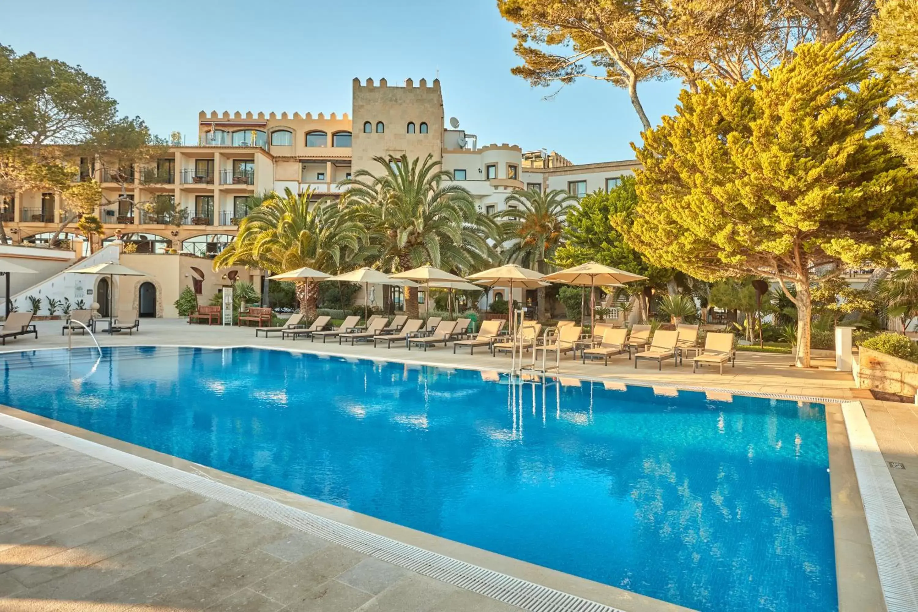 Secrets Mallorca Villamil Resort & Spa - Adults Only (+18) Secrets Mallorca Villamil Resort & Spa - Adults Only (+18)