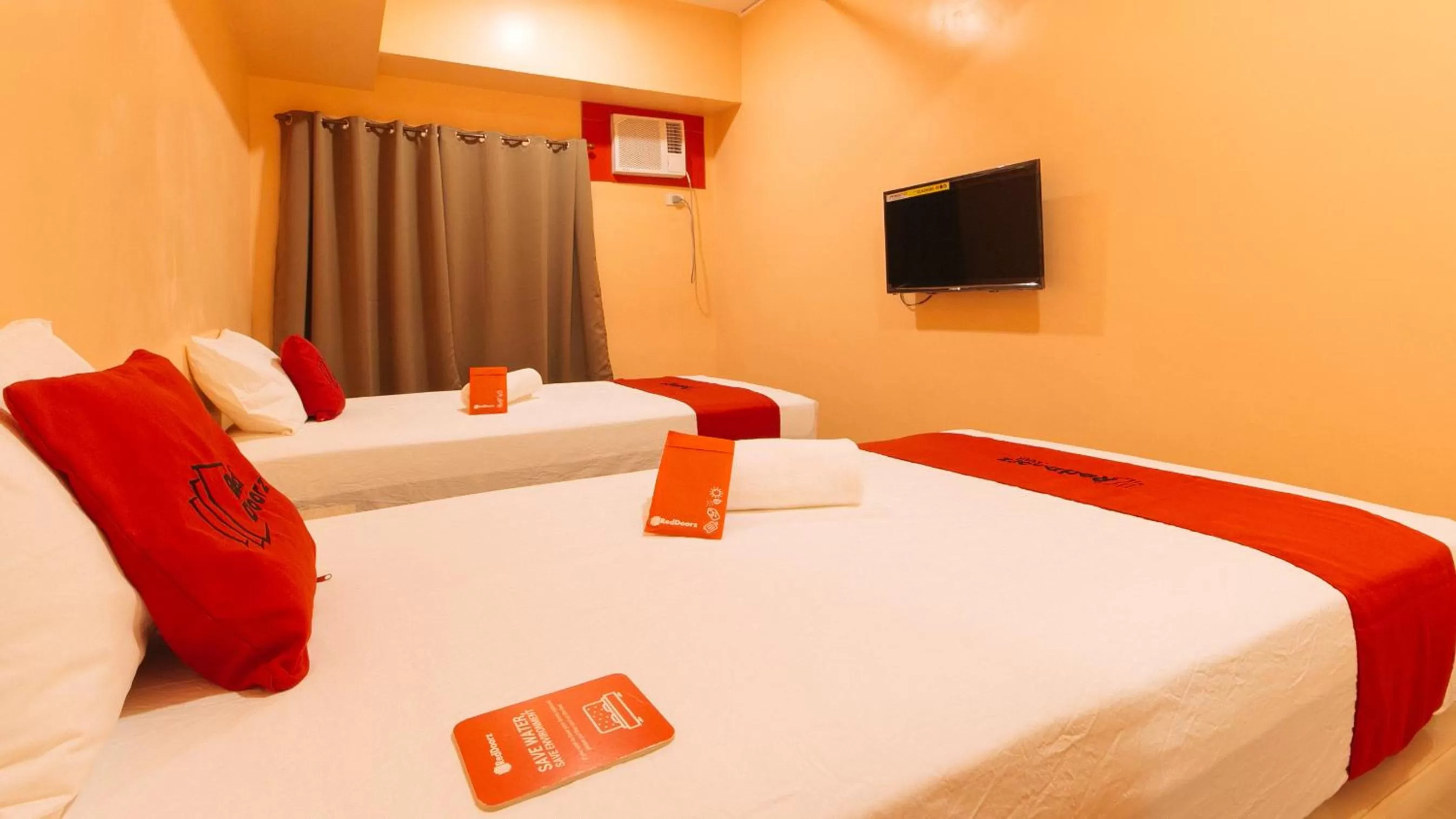 Bed in RedDoorz Plus @ Kaizen Suites Taft Avenue