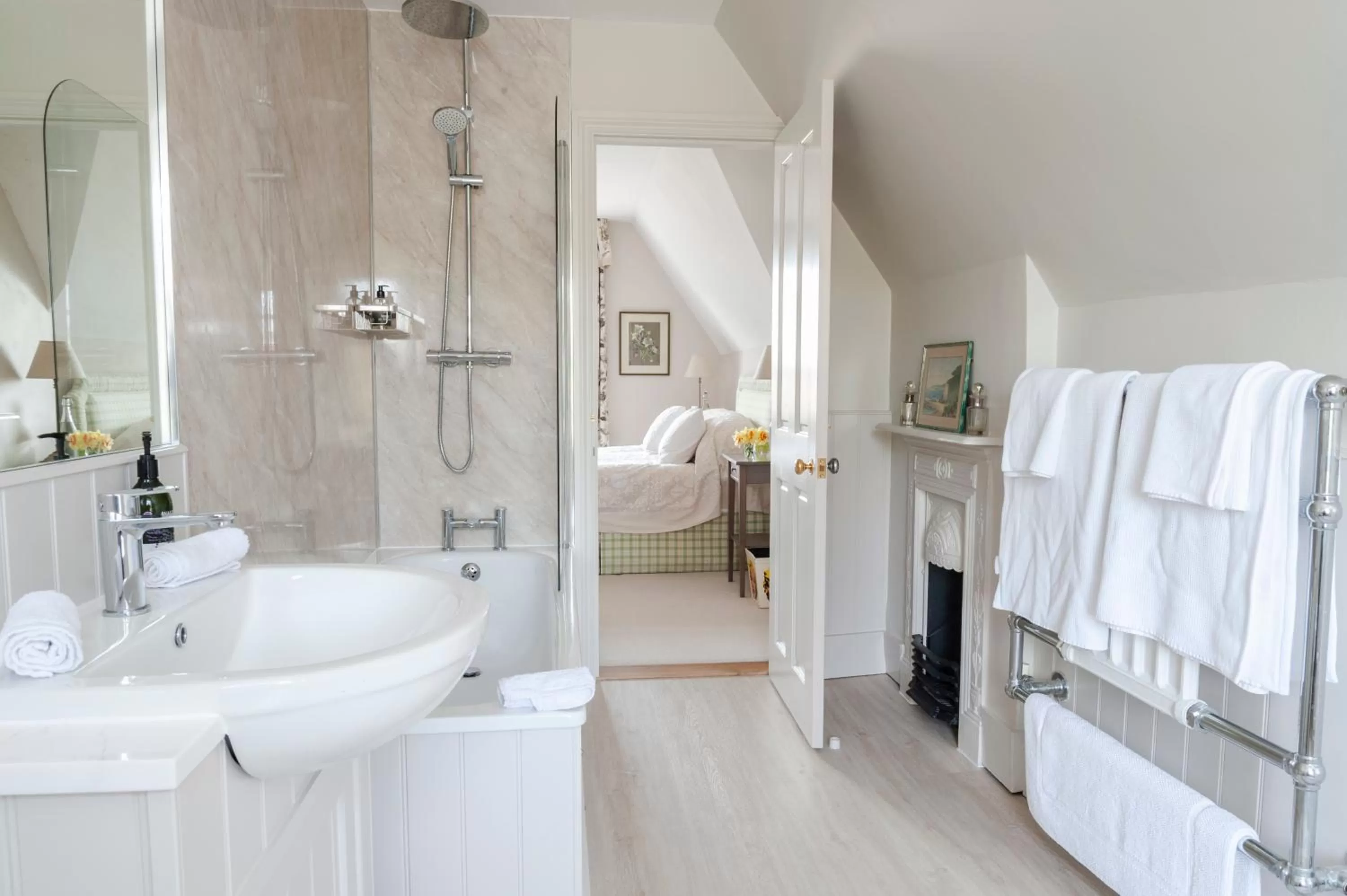 Bathroom in Avalon House Bed and Breakfast