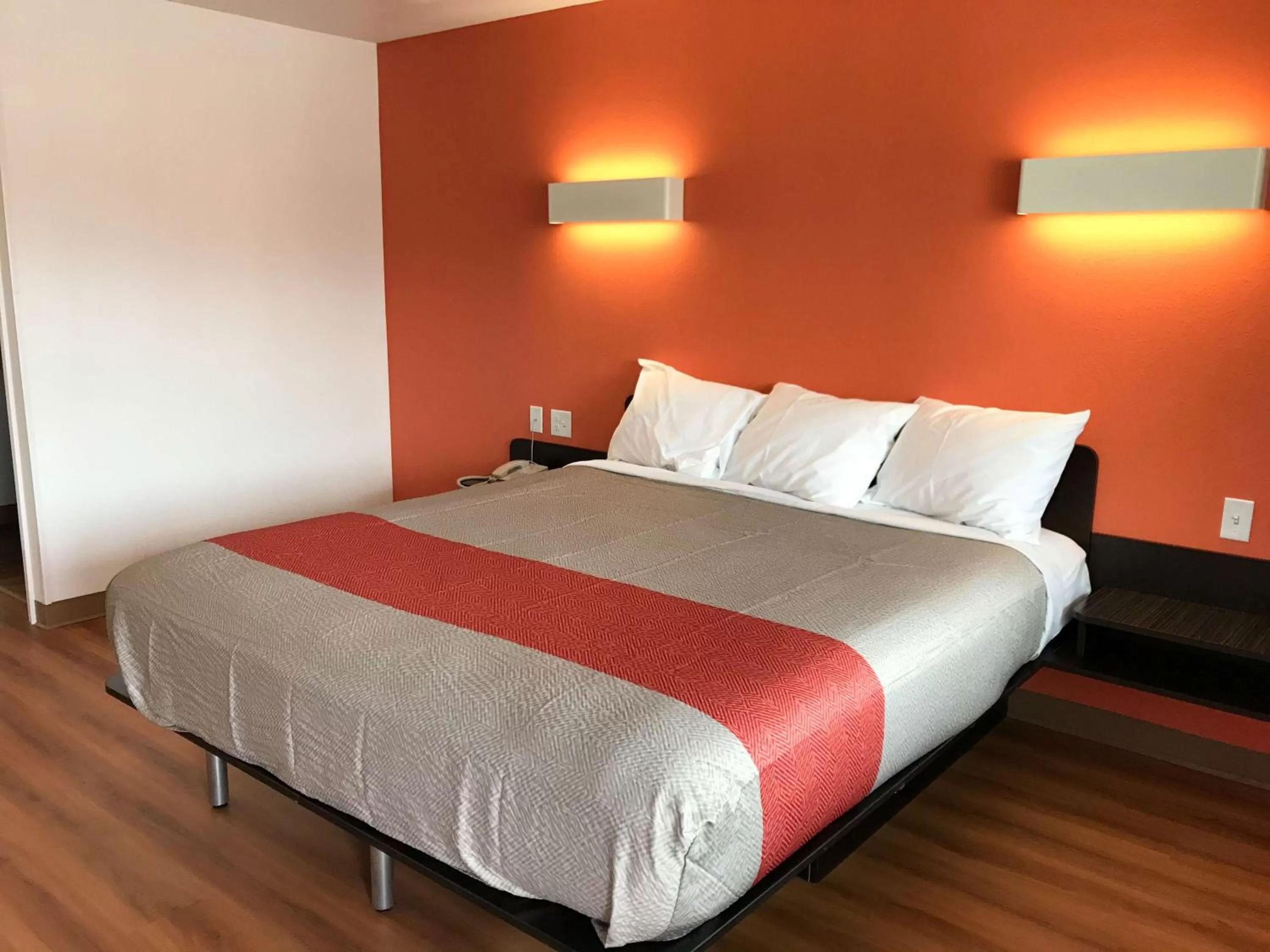 Photo of the whole room, Bed in Motel 6-Crescent City, CA