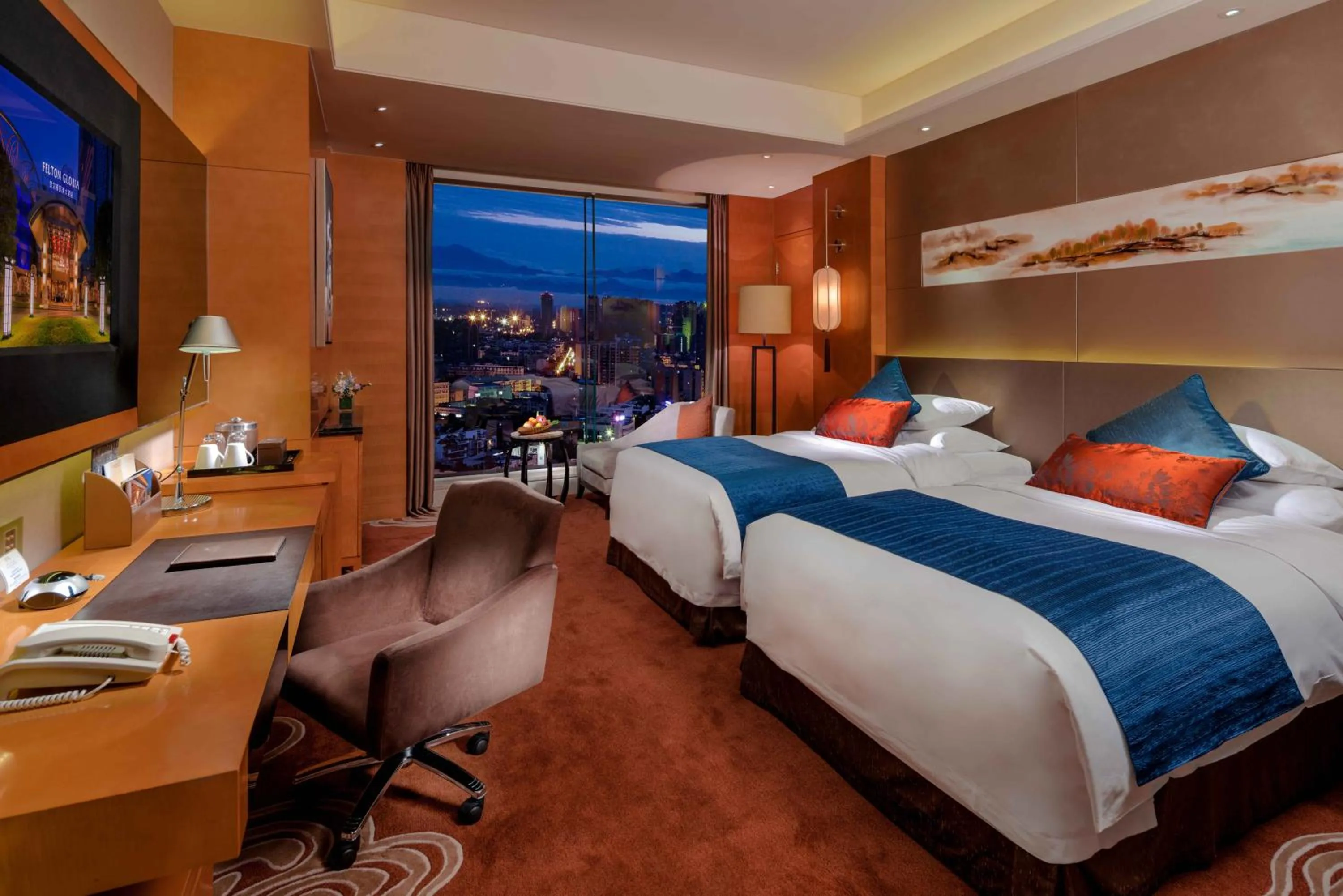 Photo of the whole room, Bed in Felton Grand Hotel Chengdu