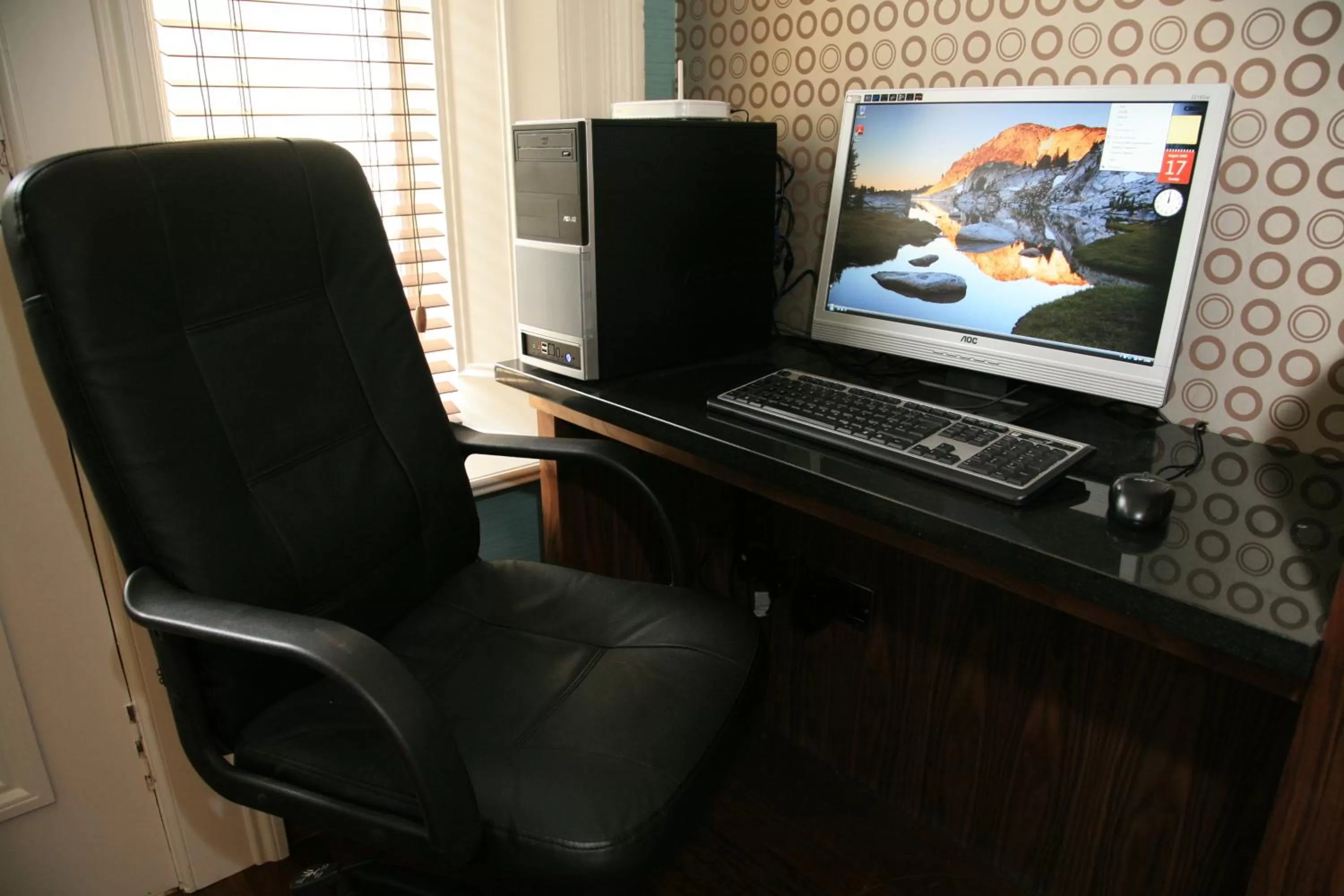 TV and multimedia in Acorn Hotel