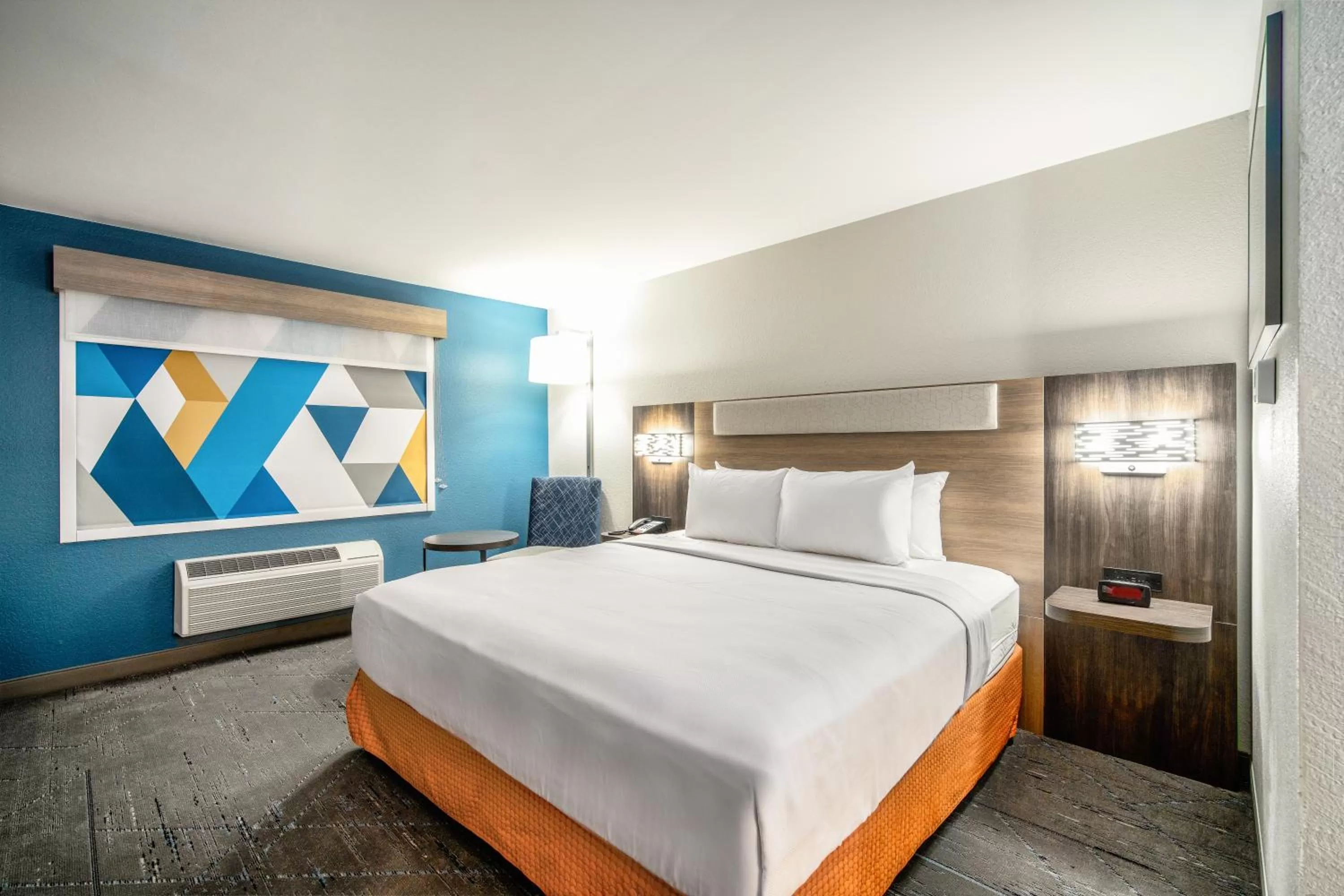 Bedroom, Bed in Holiday Inn Express & Suites Phoenix - Mesa West by IHG