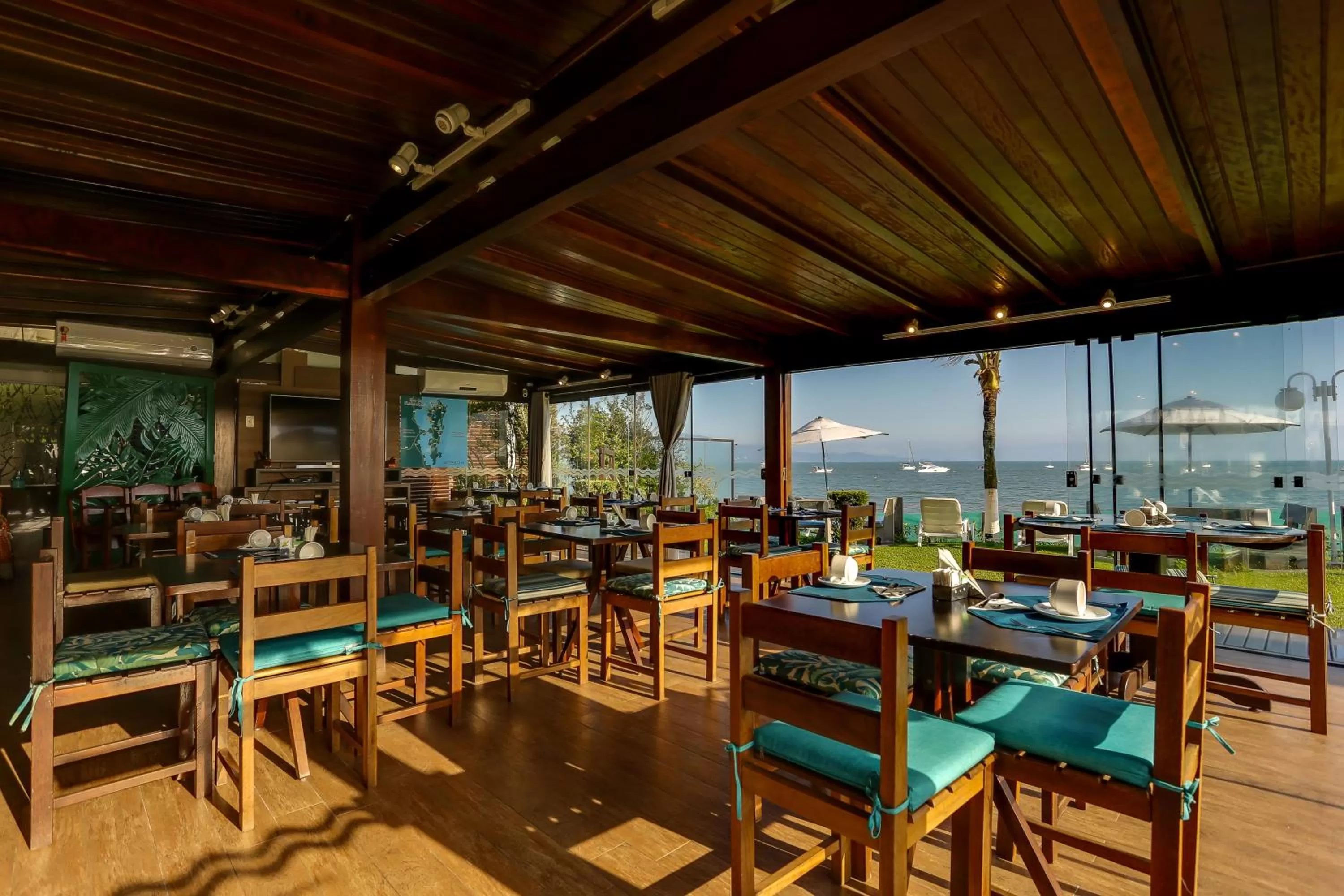 Lounge or bar in Hotel Sete Ilhas