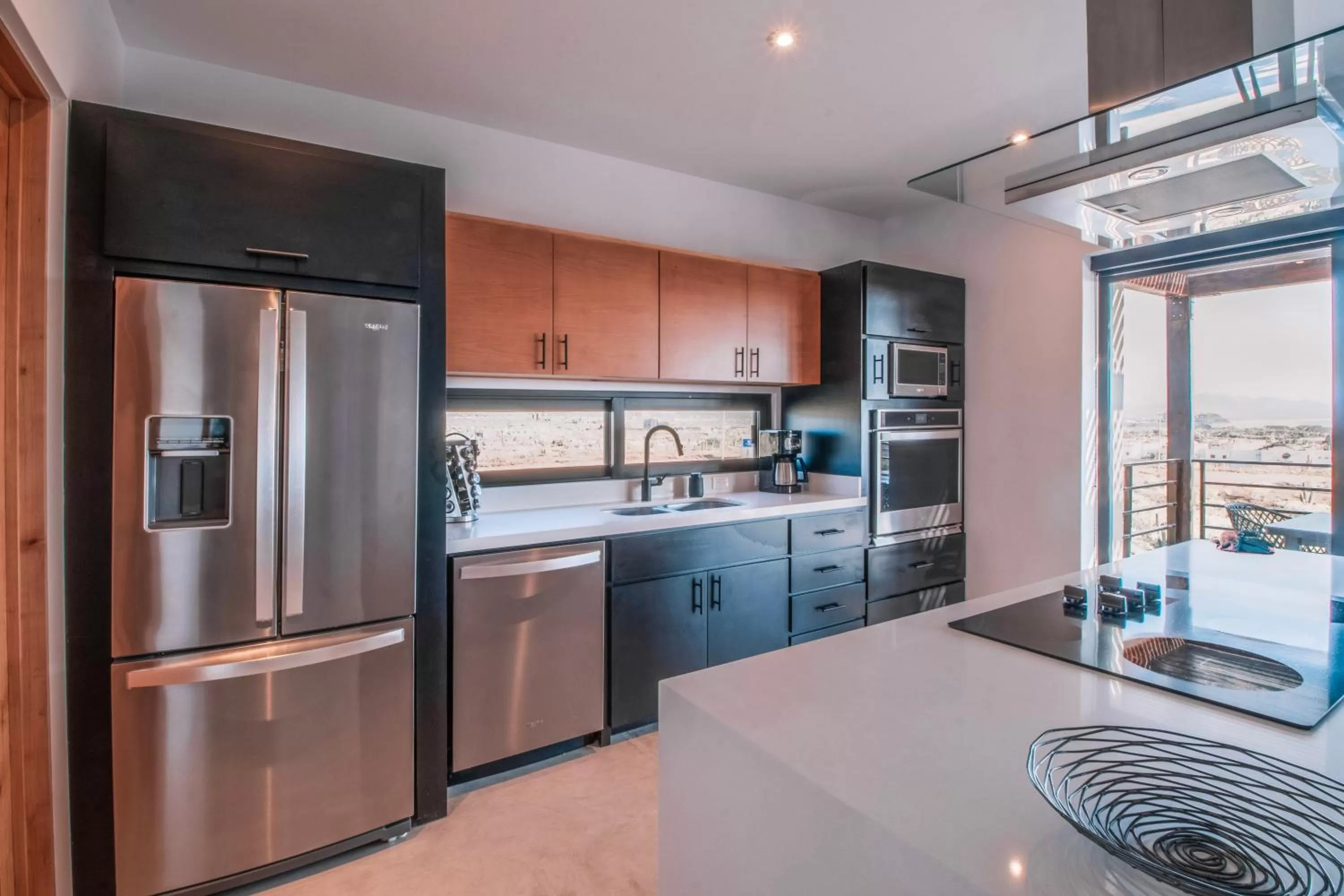 Kitchen or kitchenette, Kitchen/Kitchenette in Cerritos Surf Residences