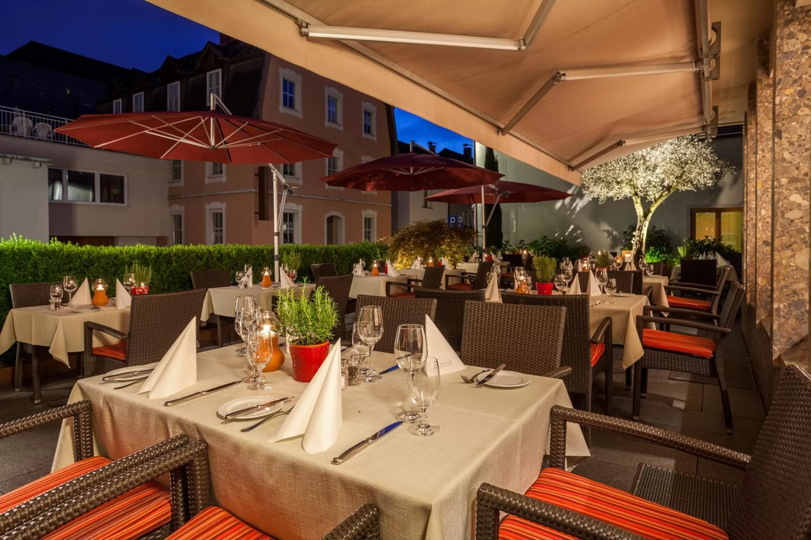 Restaurant/places to eat in Hotel Germania
