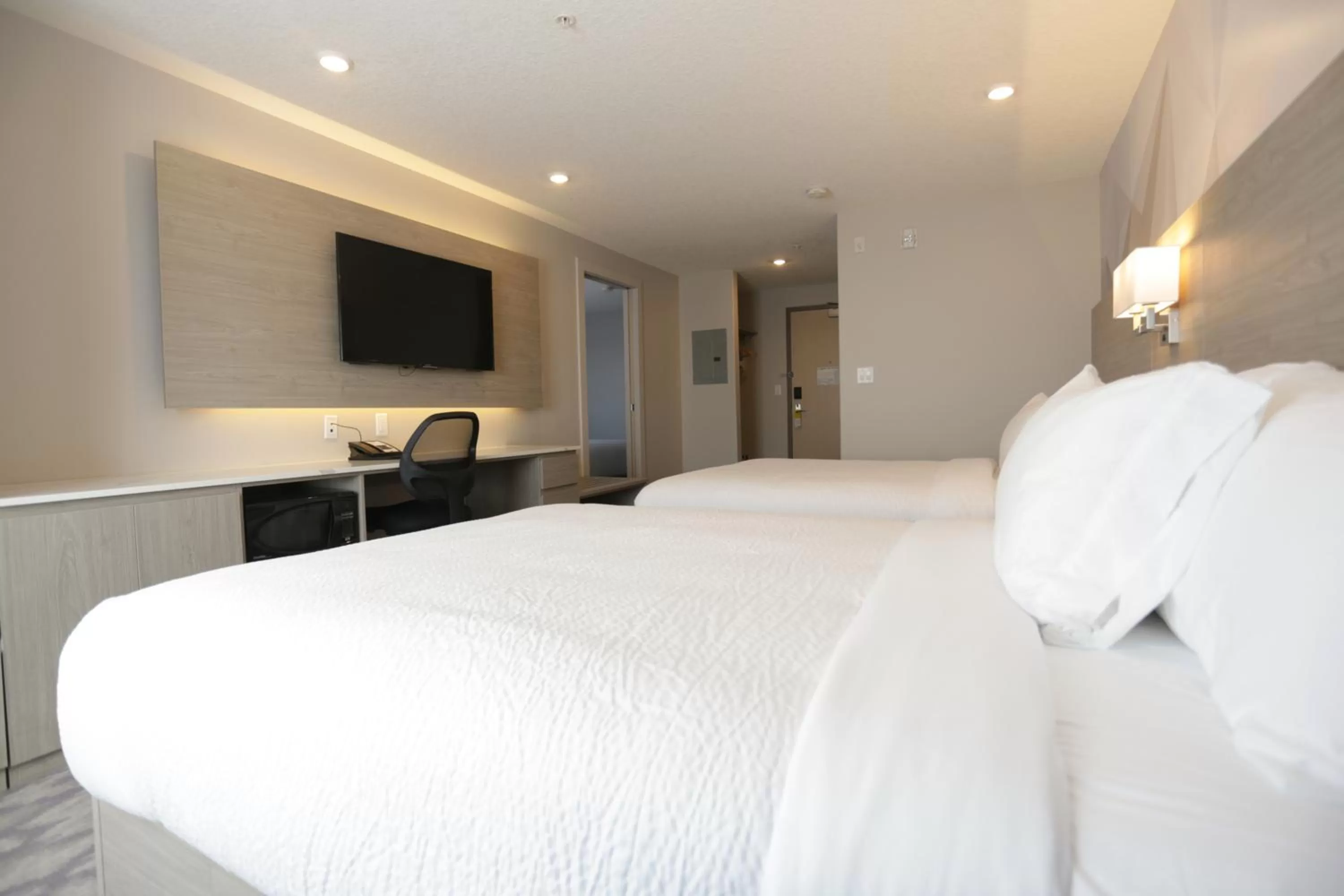 Bed in Days Inn by Wyndham Calgary North Balzac