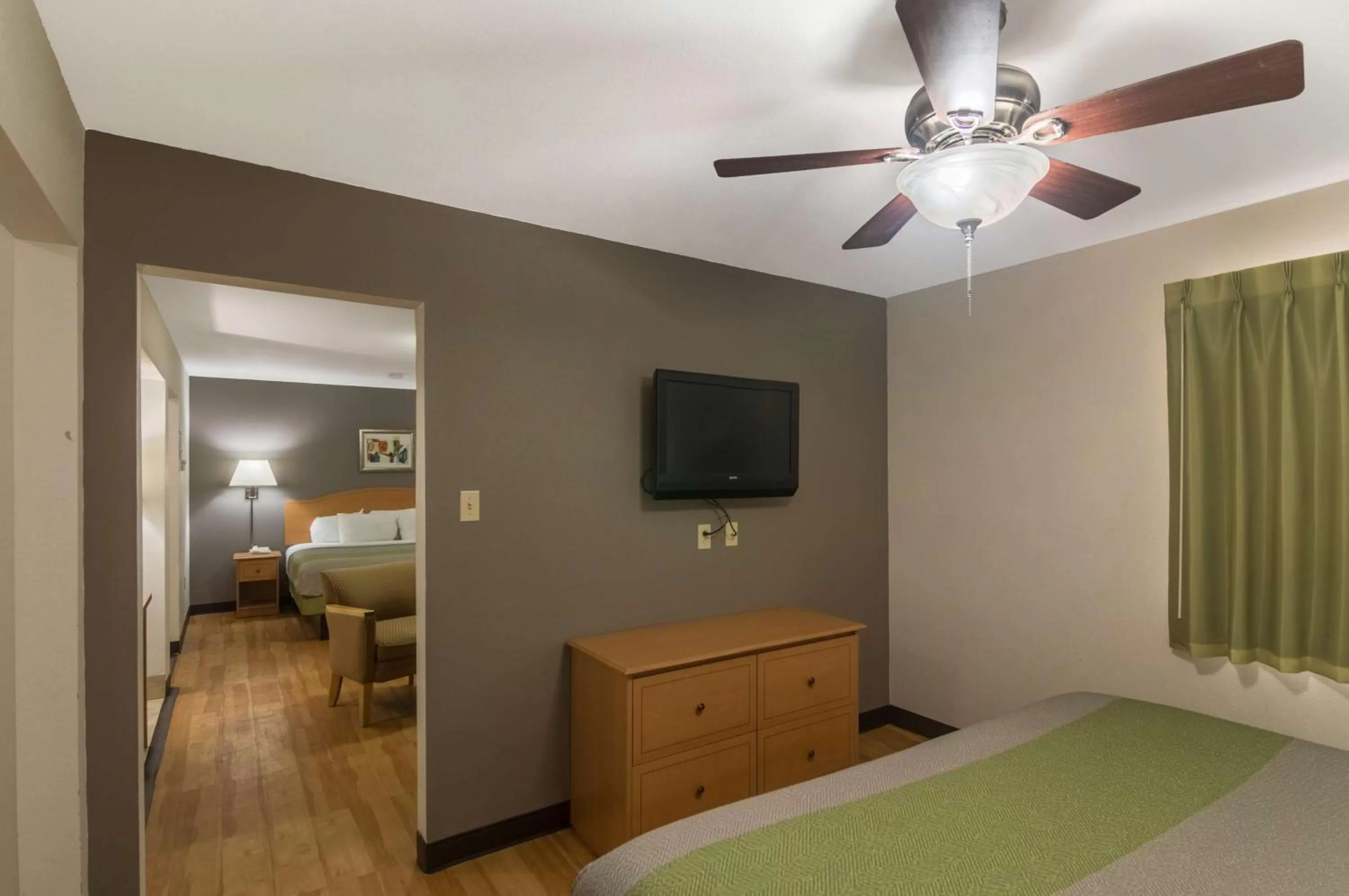 TV and multimedia, Bed in Studio 6-Lubbock, TX - Medical Center