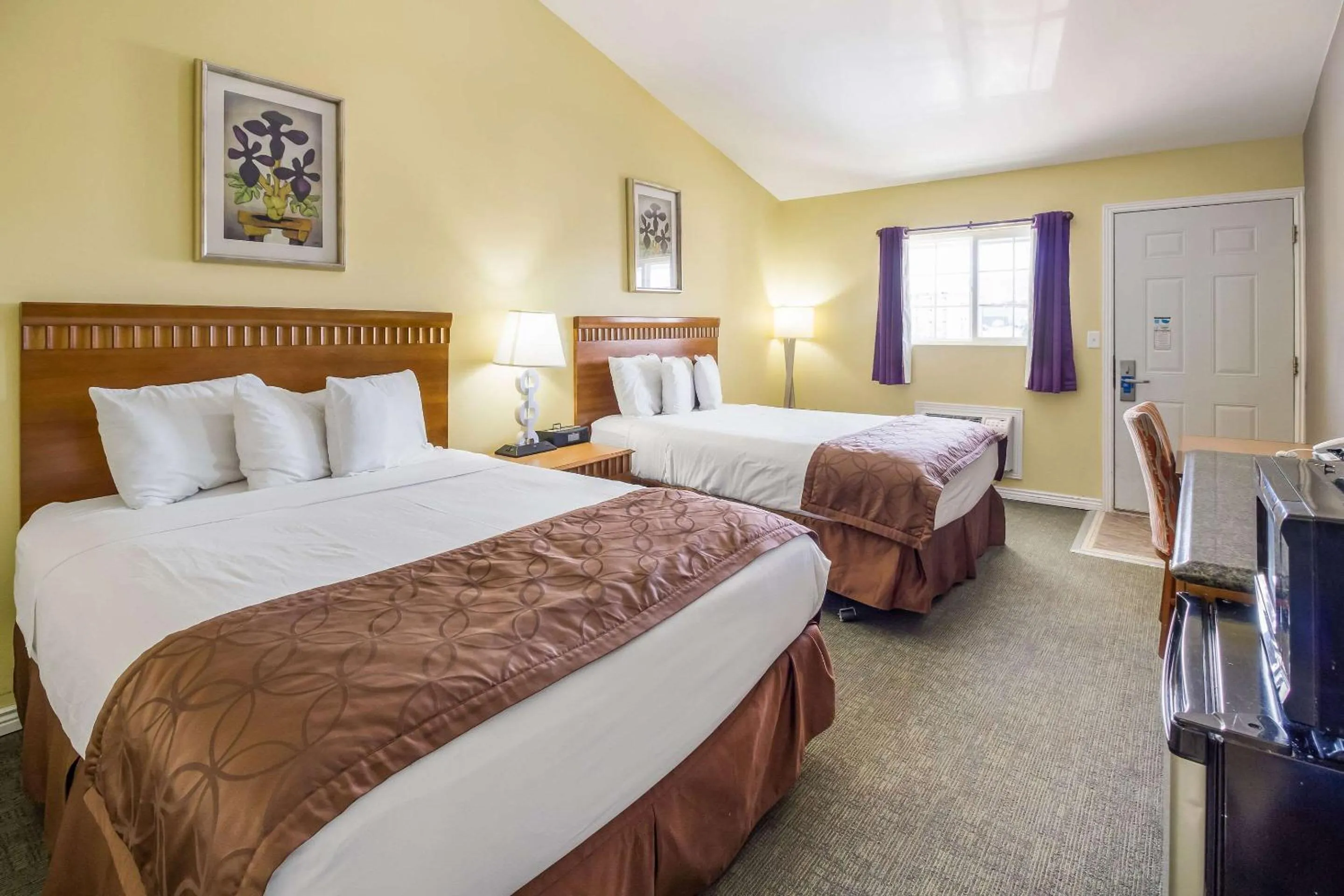 Standard Queen Room with Two Queen Beds - Smoking in Rodeway Inn Casper