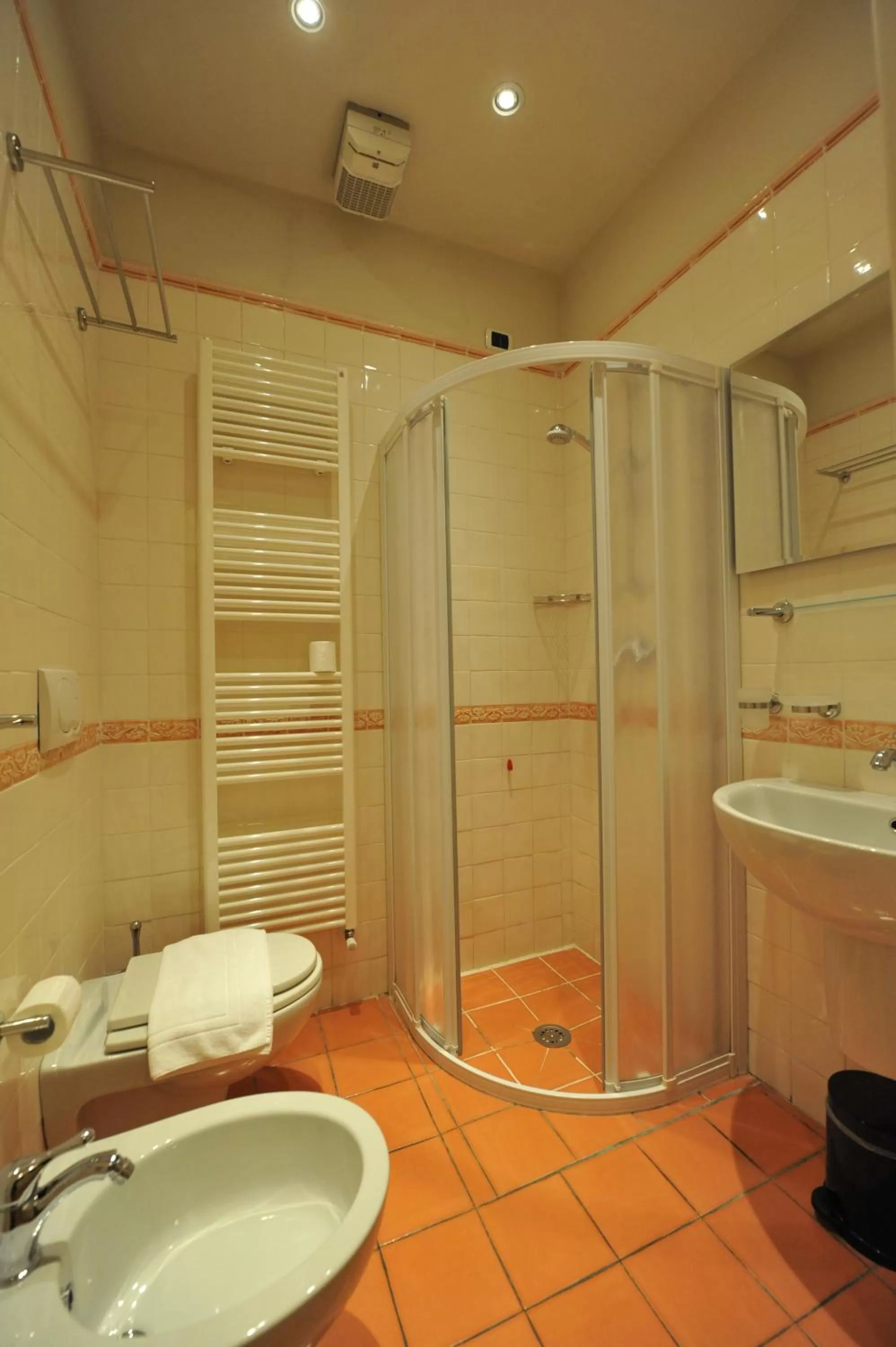 Shower in B&B Il Seminario