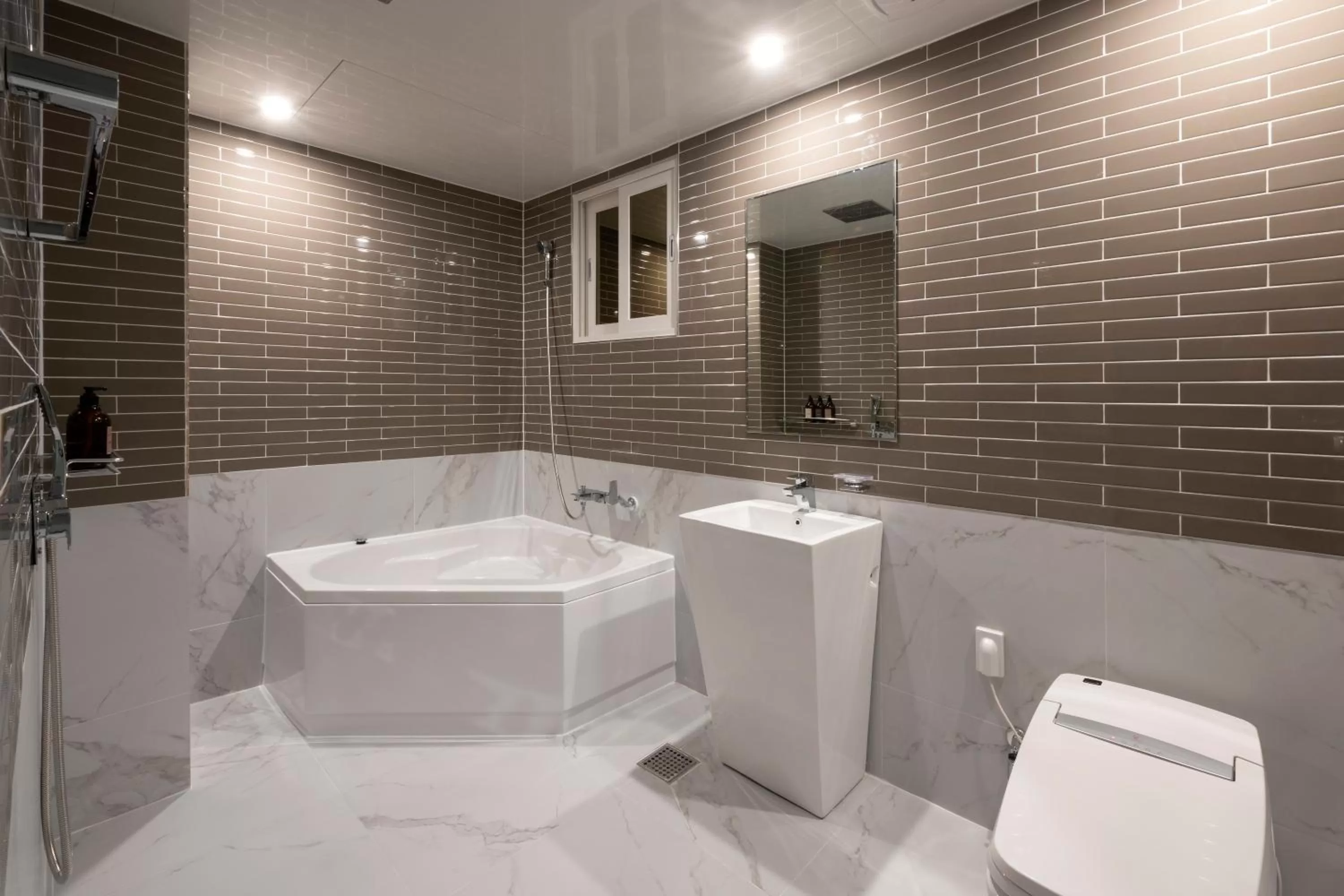 Seomyeon Brown-dot hotel Gold