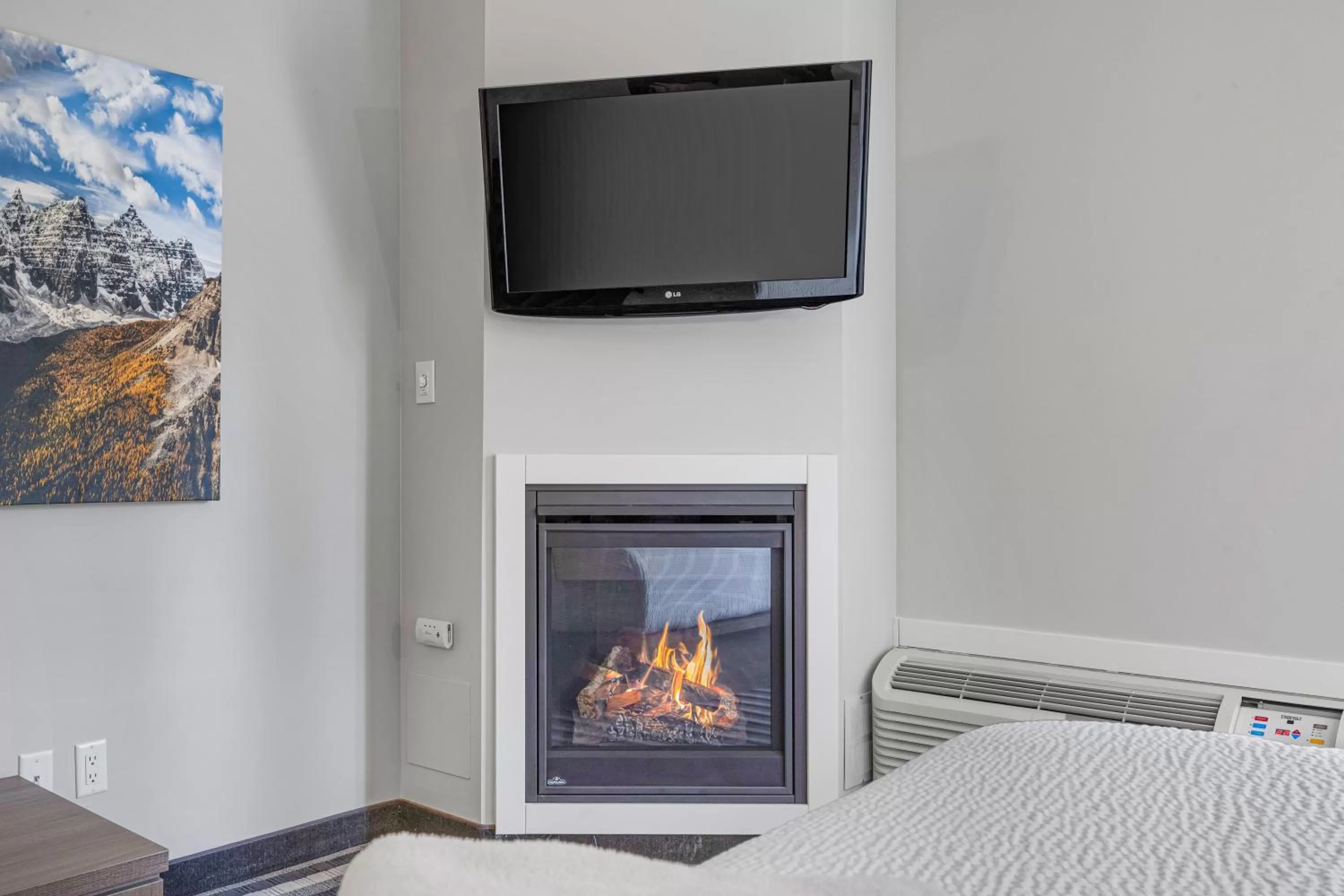 Double Queen Room and Deluxe King Room - No pets allowed in Northwinds Hotel Canmore