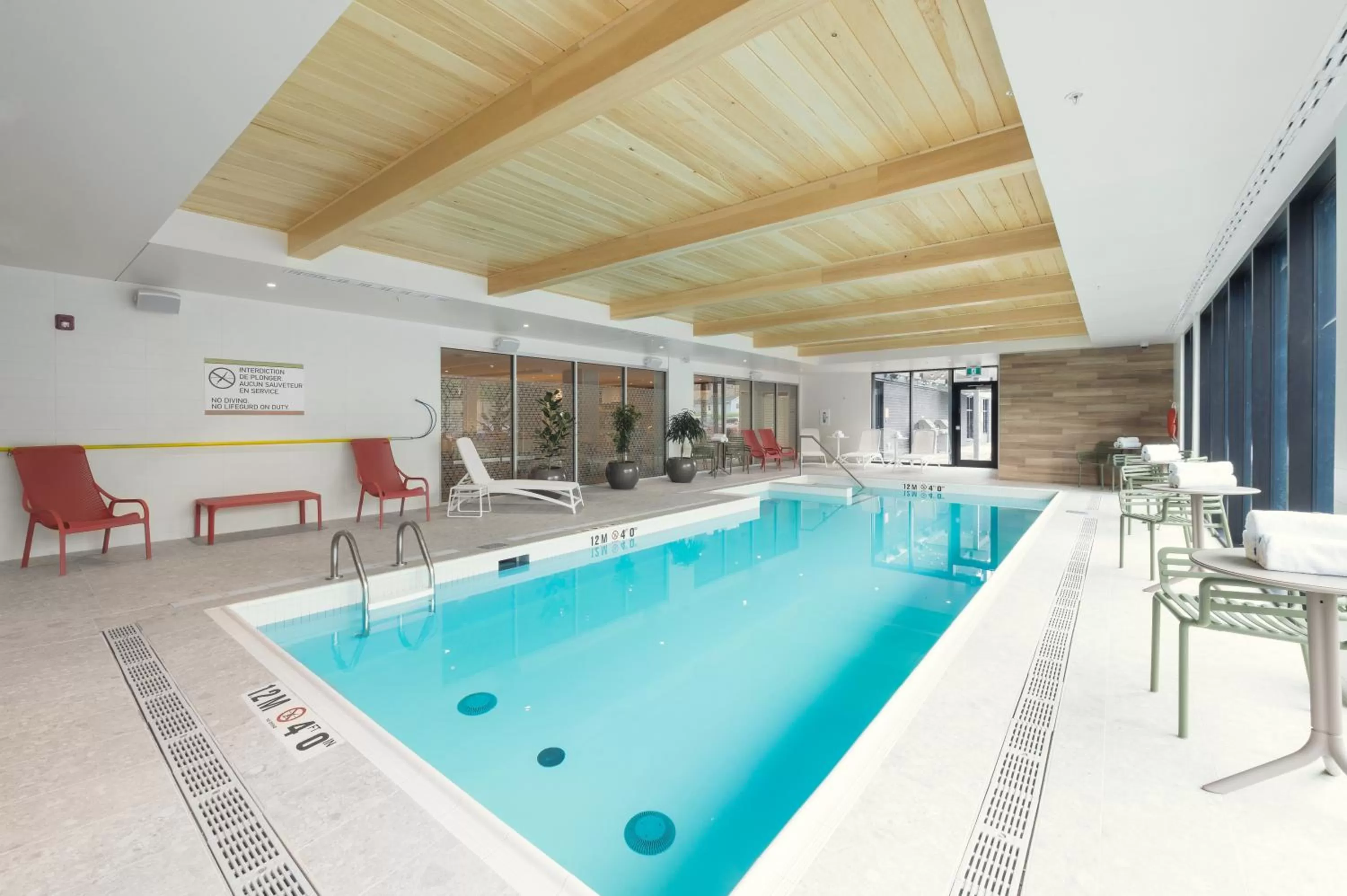 Swimming pool in Home2 Suites By Hilton Quebec City