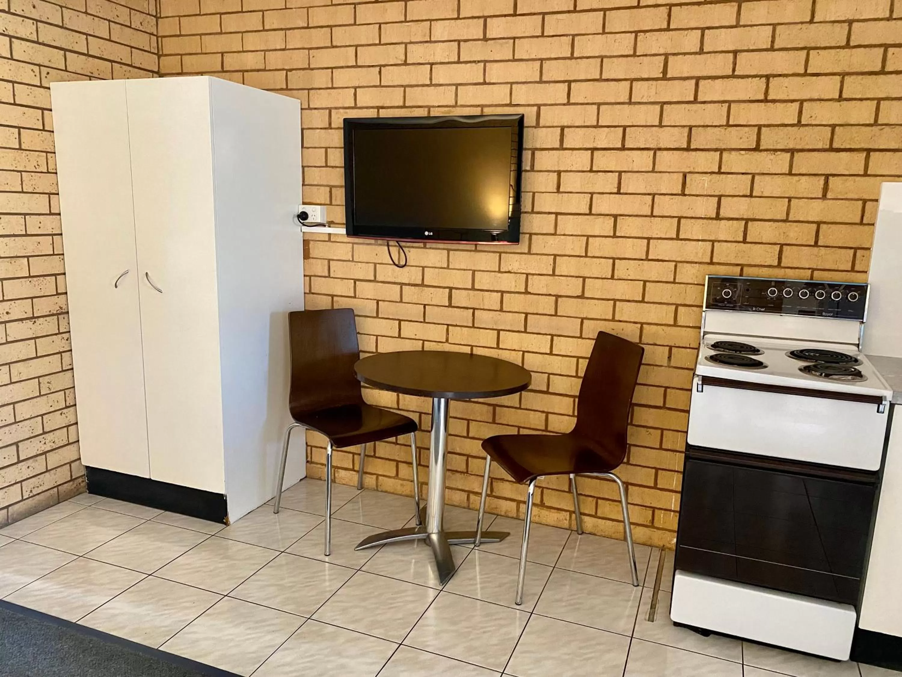 Kitchen or kitchenette in Tallarook Motor Inn