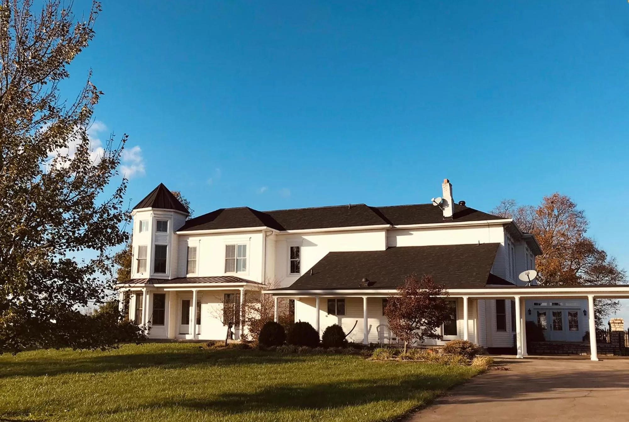 Property building in Wildflower Ranch Inn